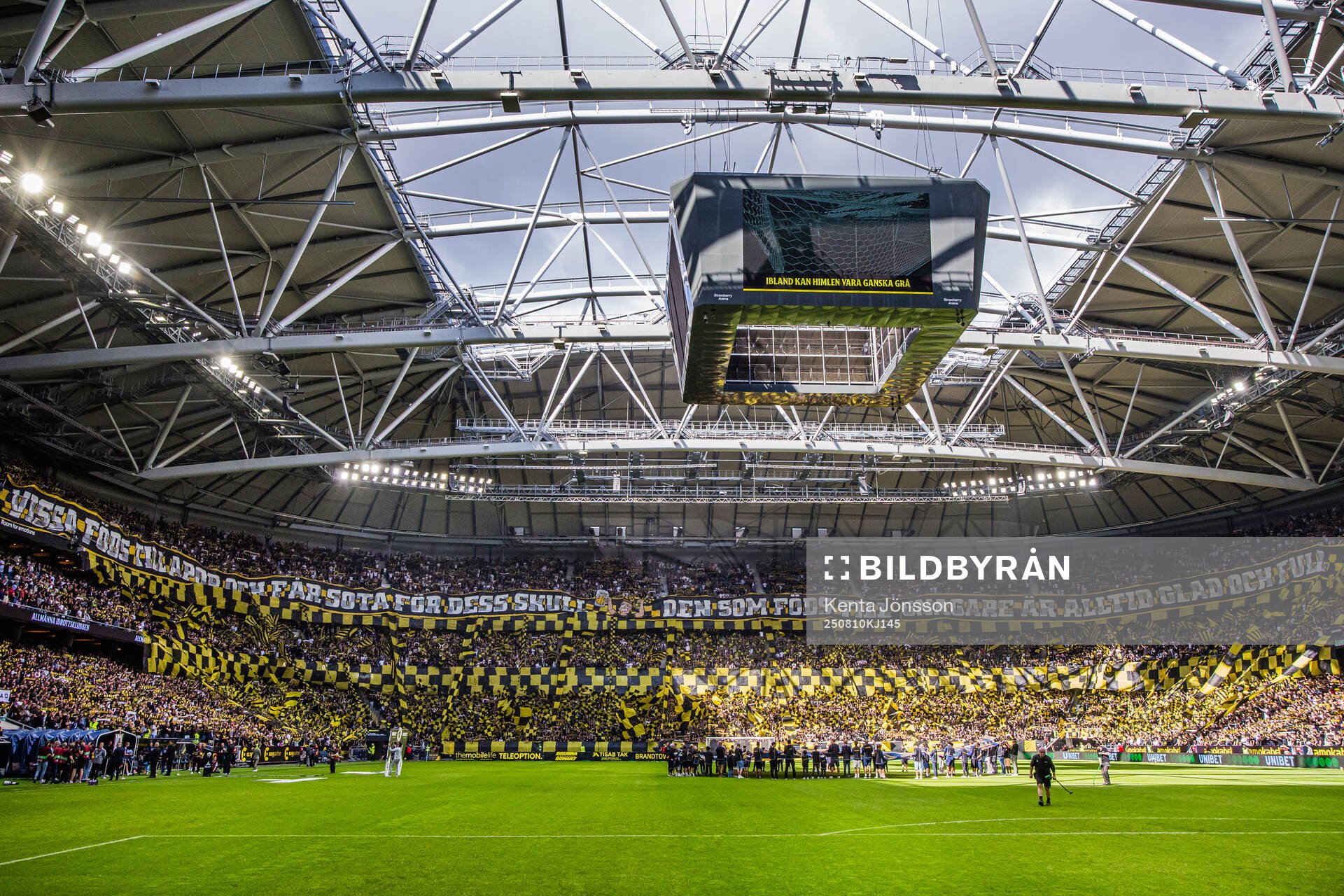 AIKs supportrar med tifo