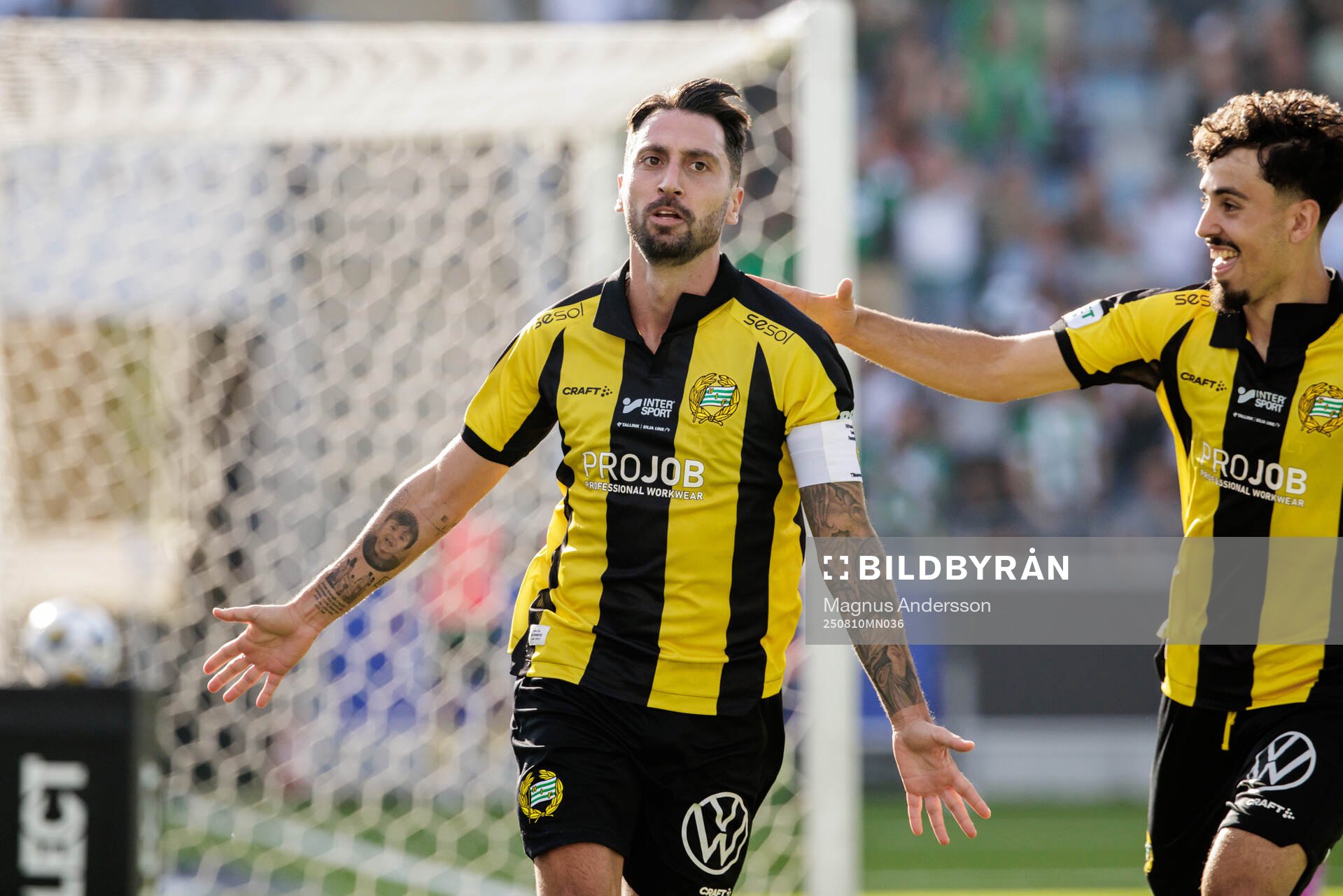 Hammarbys Nahir Besara jublar