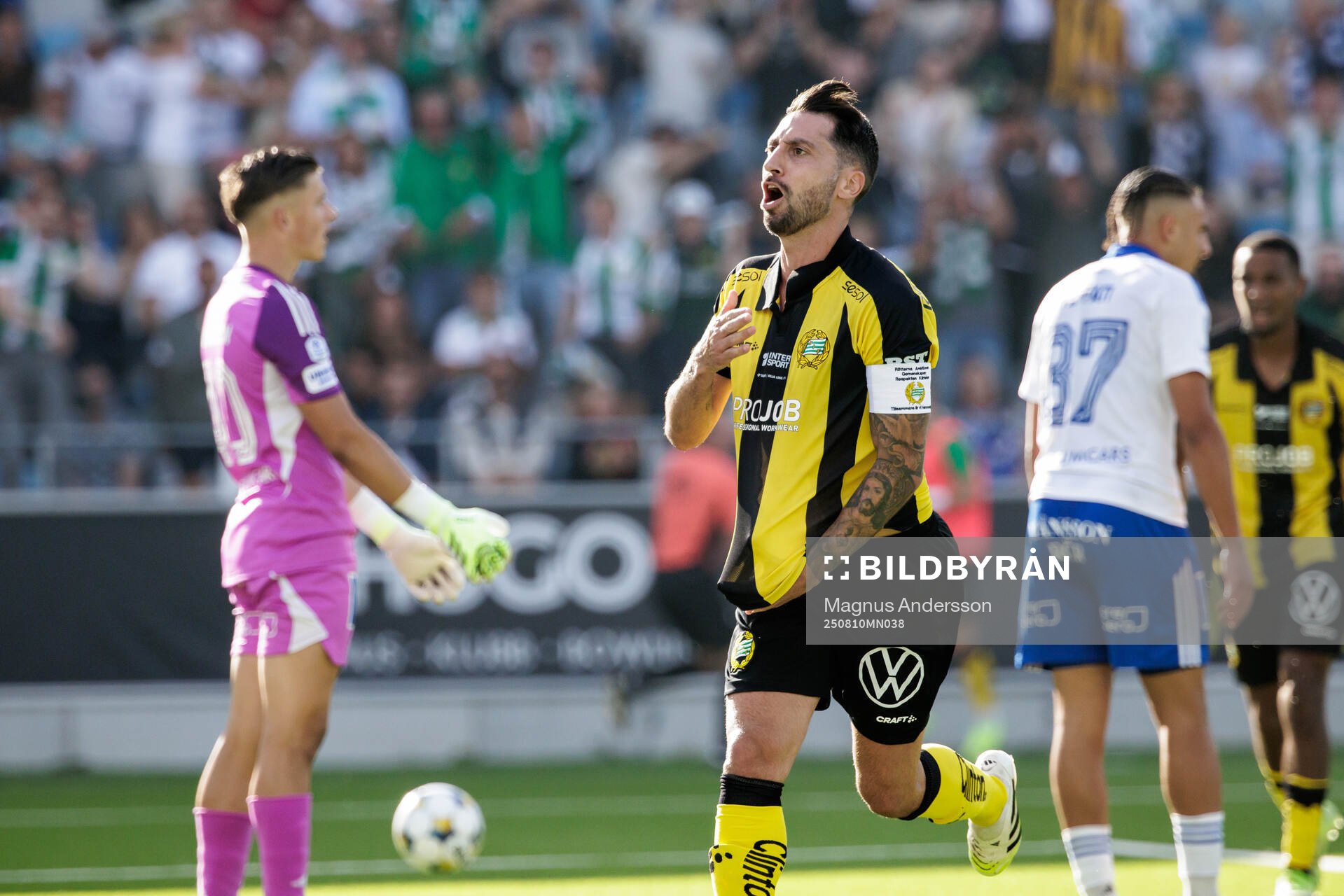 Hammarbys Nahir Besara jublar