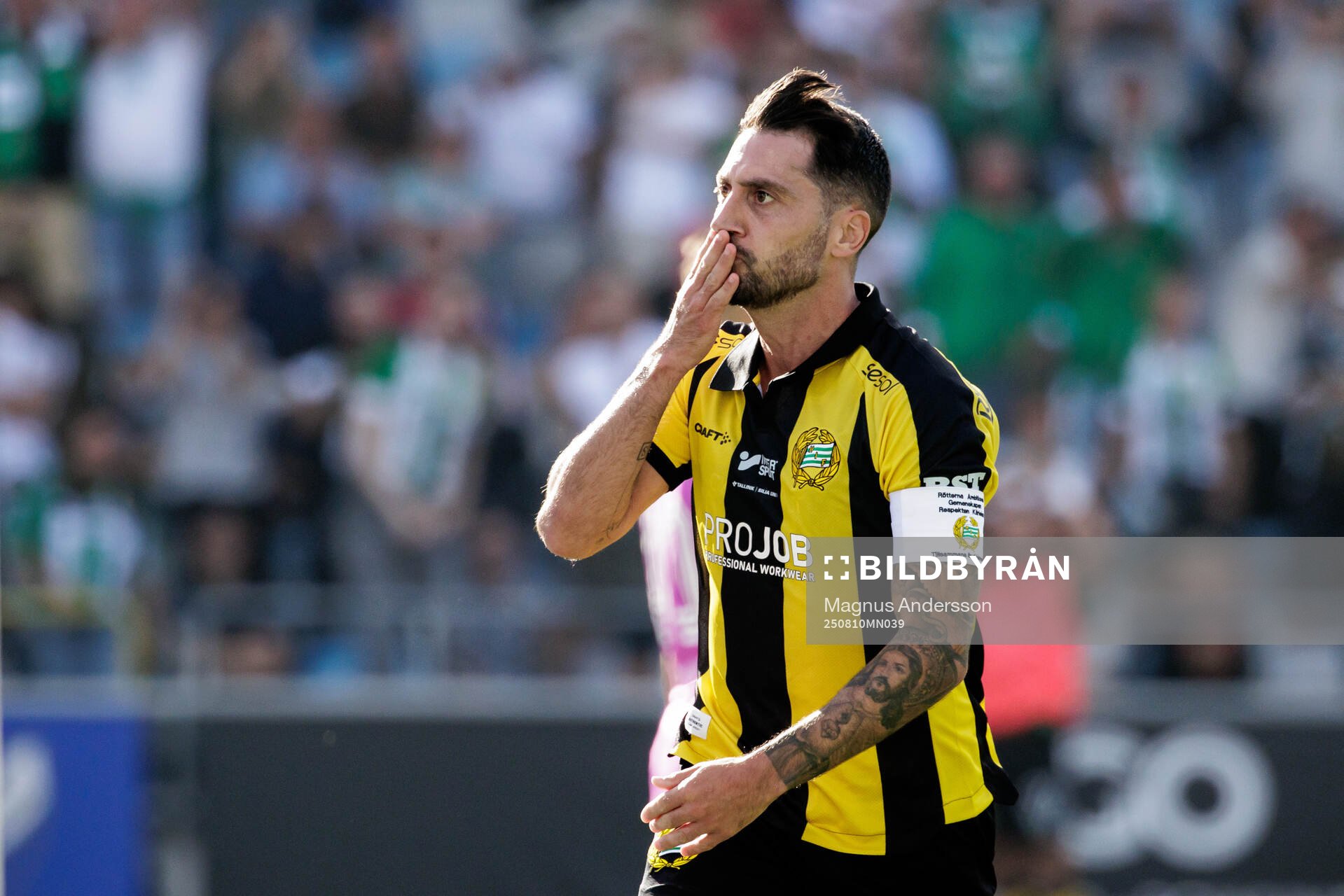 Hammarbys Nahir Besara jublar