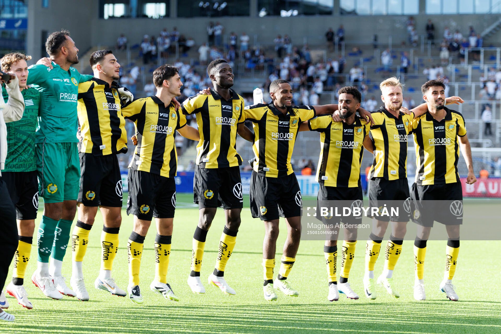 Hammarbys spelare jublar efer fotbollsmatchen i Allsvenskan
