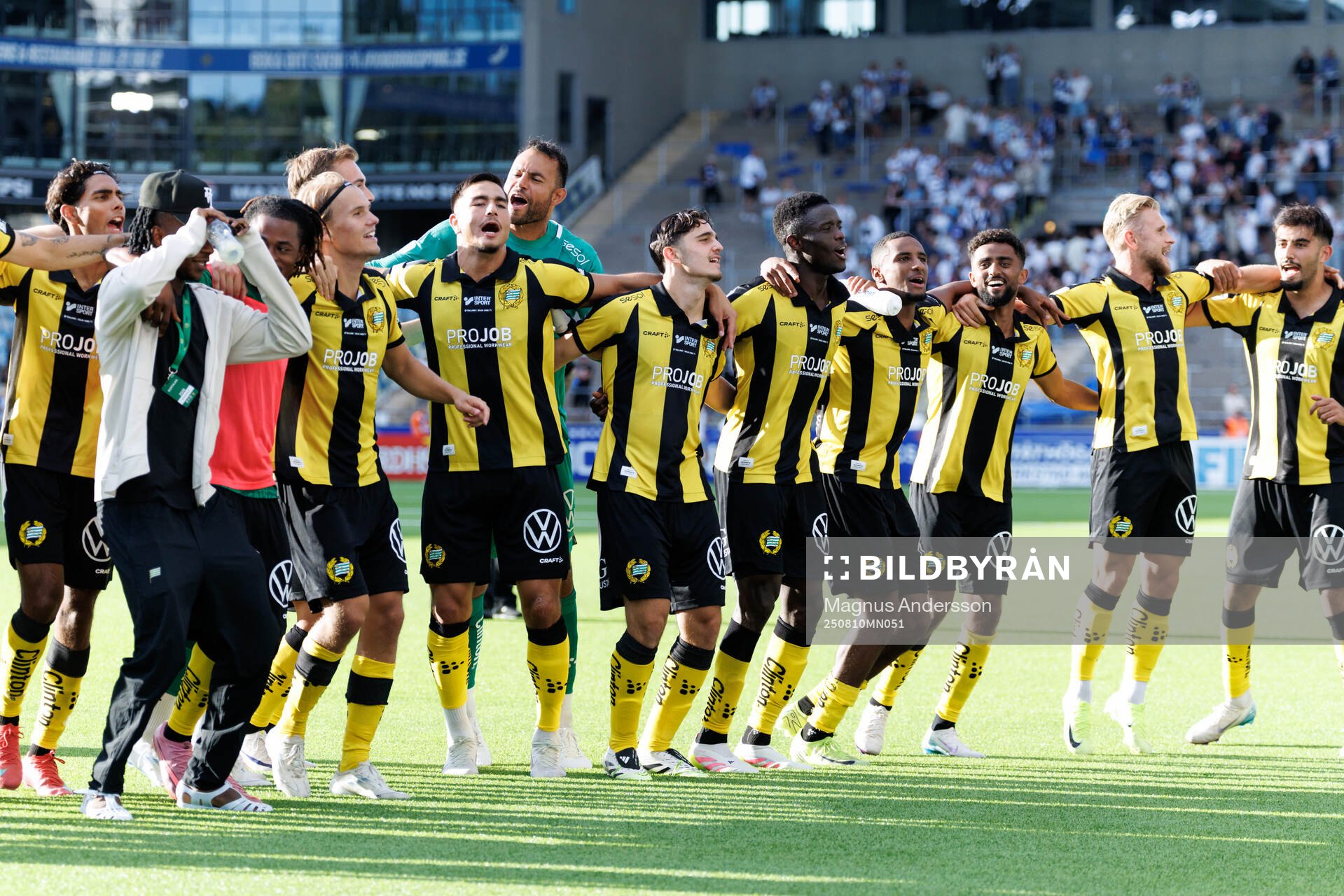 Hammarbys spelare jublar efer fotbollsmatchen i Allsvenskan