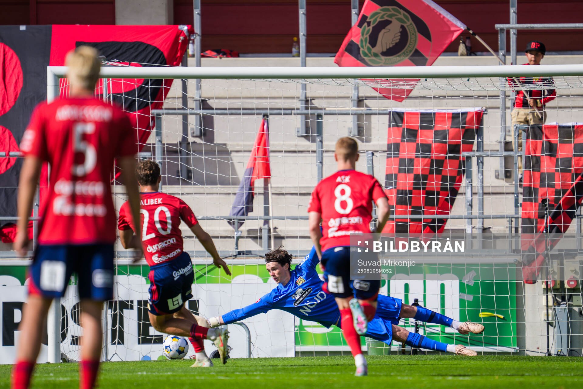 Östers Alibek Aliev gör 1-0 på straff
