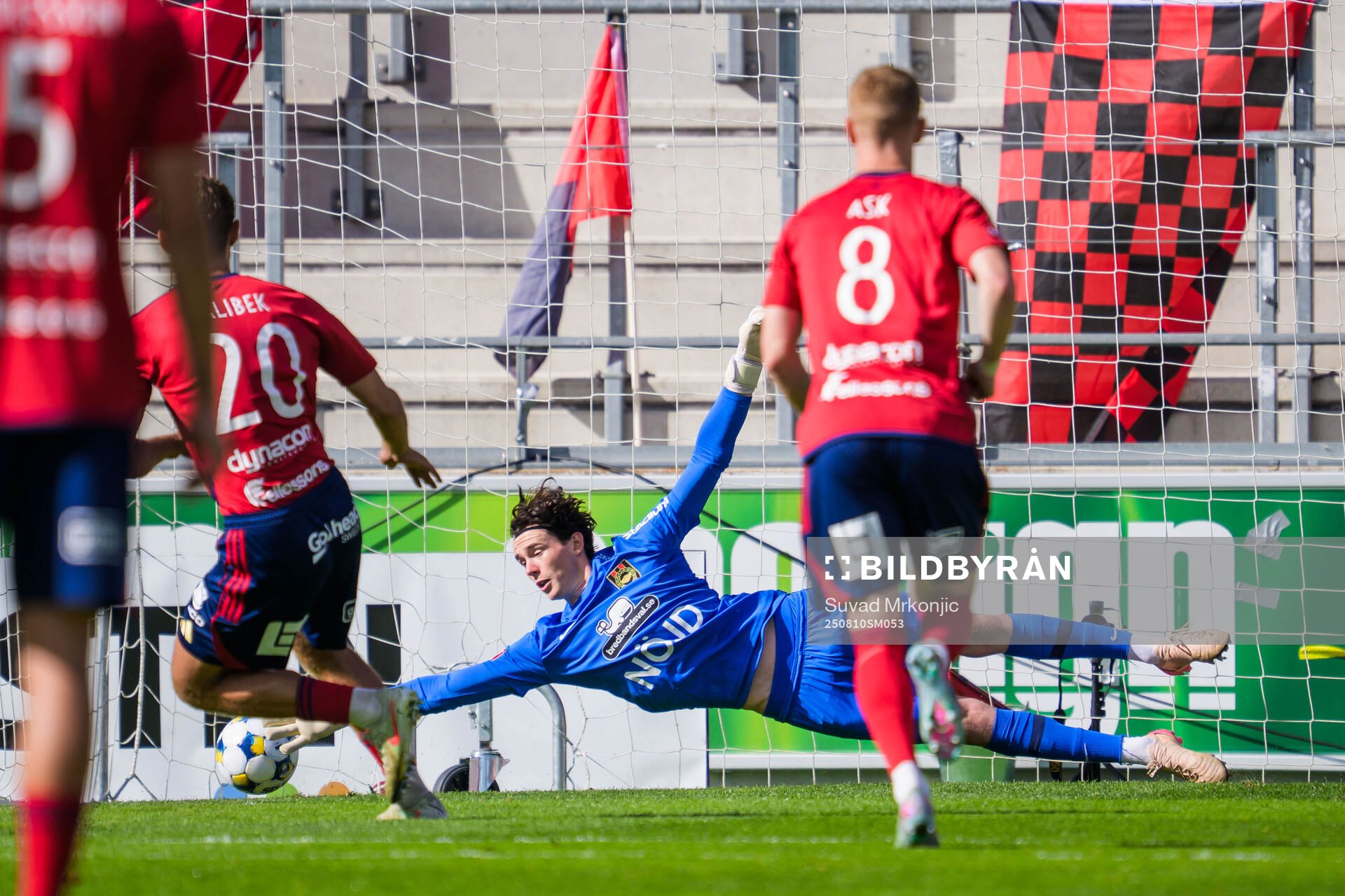 Östers Alibek Aliev gör 1-0 på straff