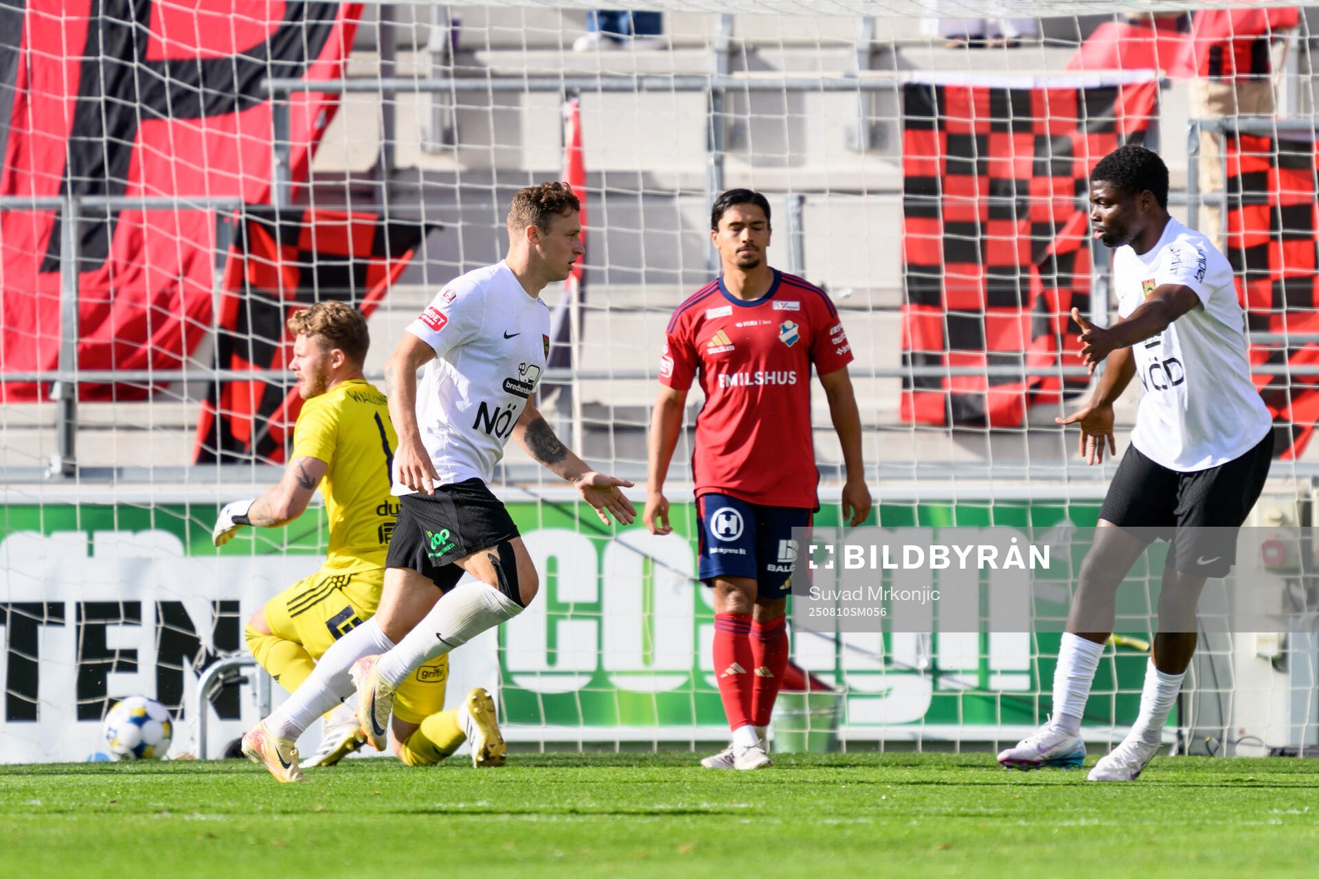Brommapojkarnas Adam Skanning Jakobsen jublar