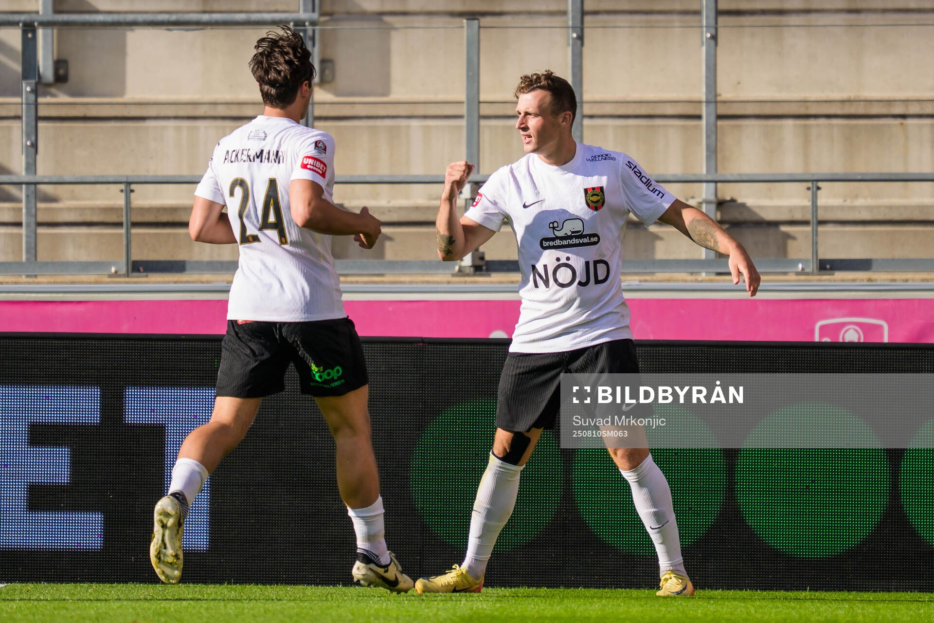 Brommapojkarnas Adam Skanning Jakobsen jublar