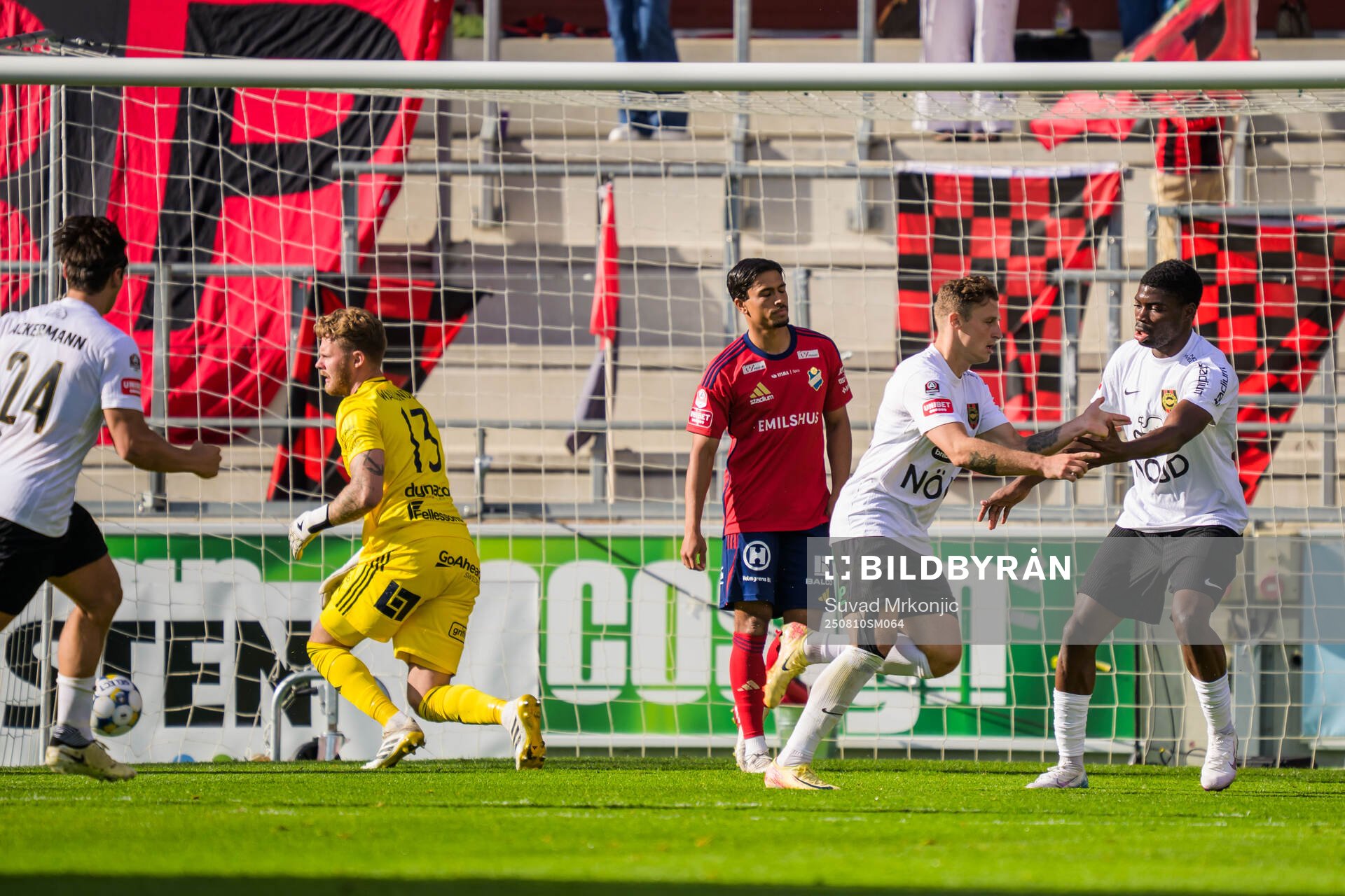 Brommapojkarnas Adam Skanning Jakobsen jublar