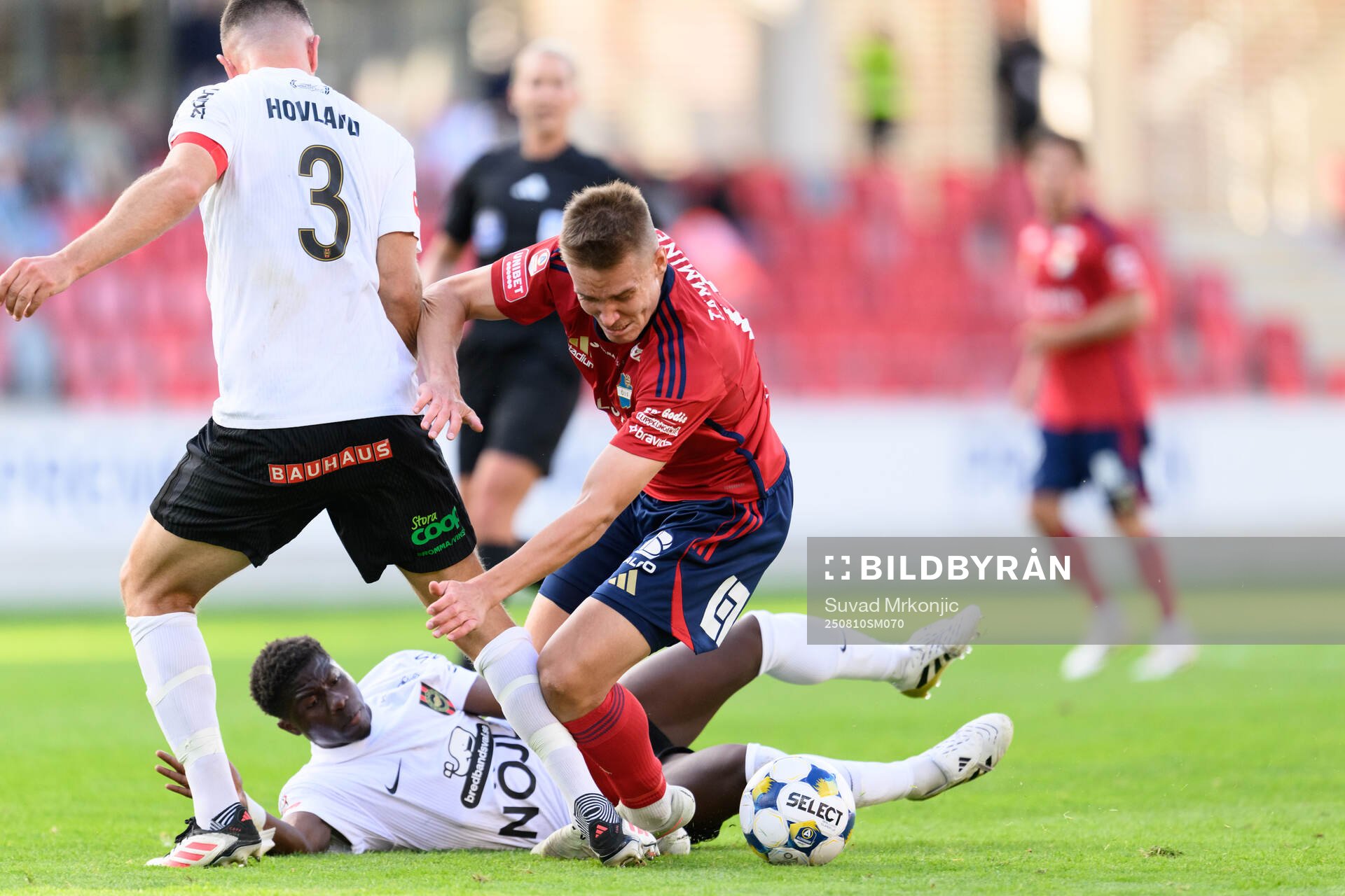 Brommapojkarnas Even Hovland och Issiaga Camara mot Östers