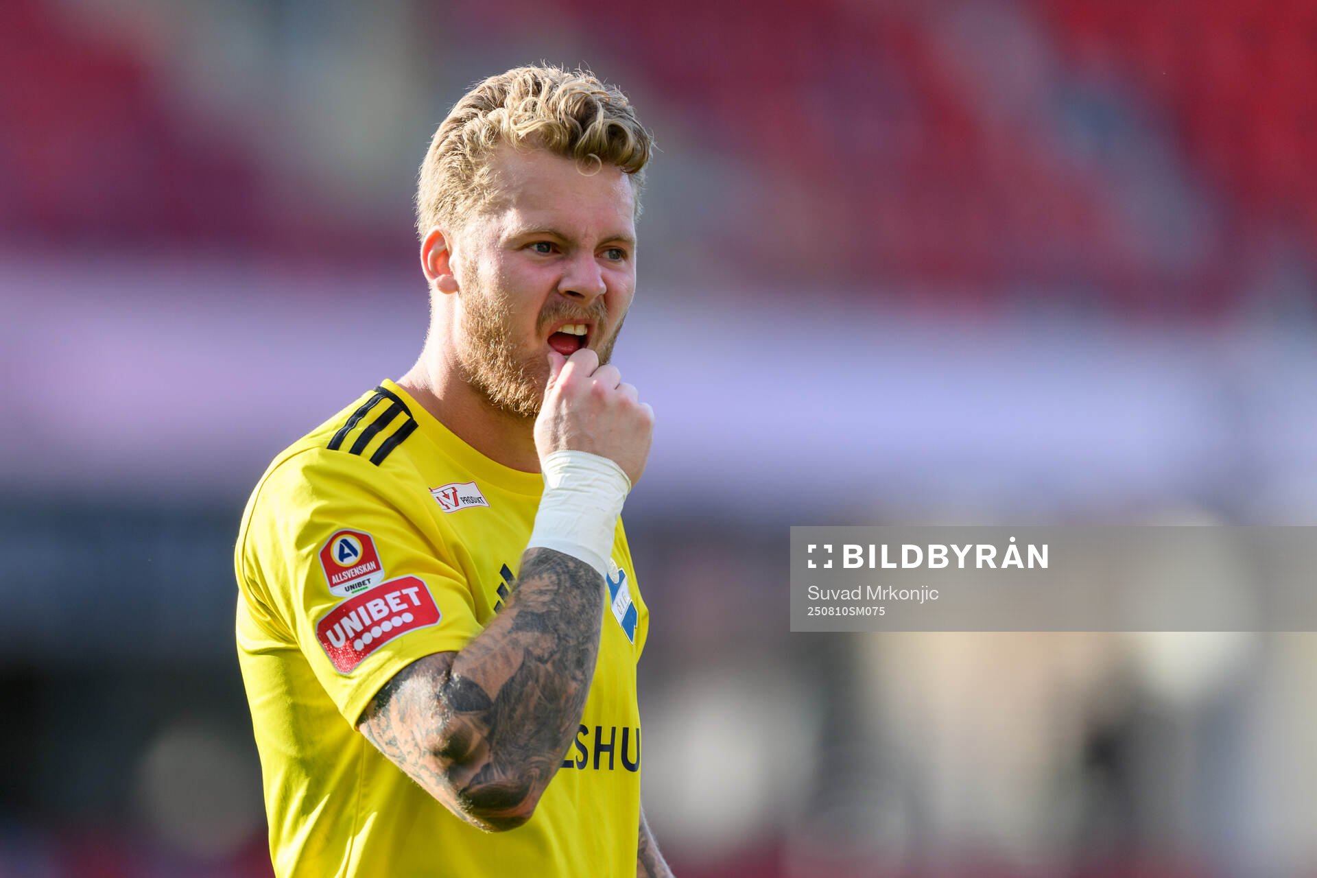 Östers målvakt Robin Wallinder deppar
