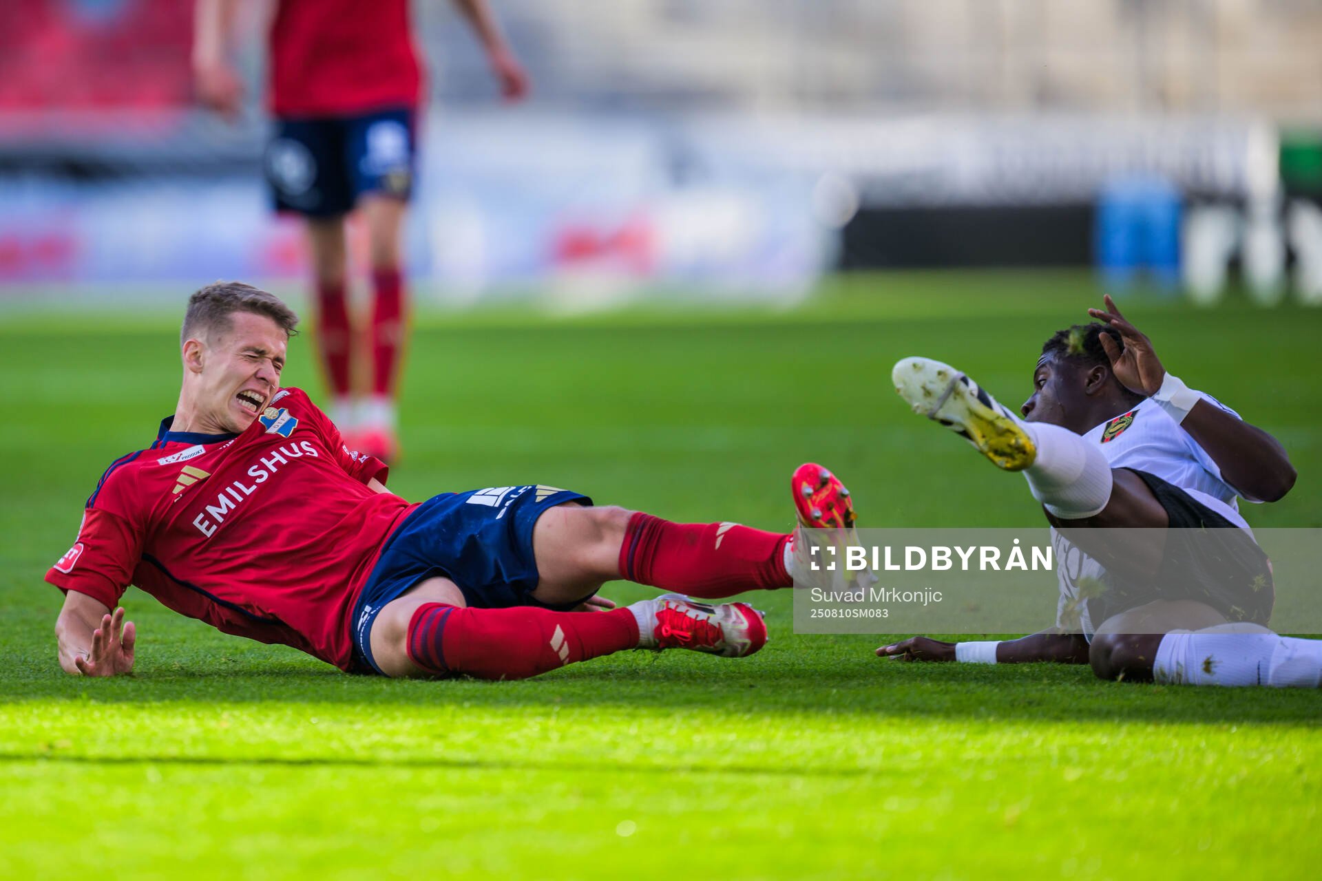 Östers Anssi Suhonen och Brommapojkarnas Issiaga Camara