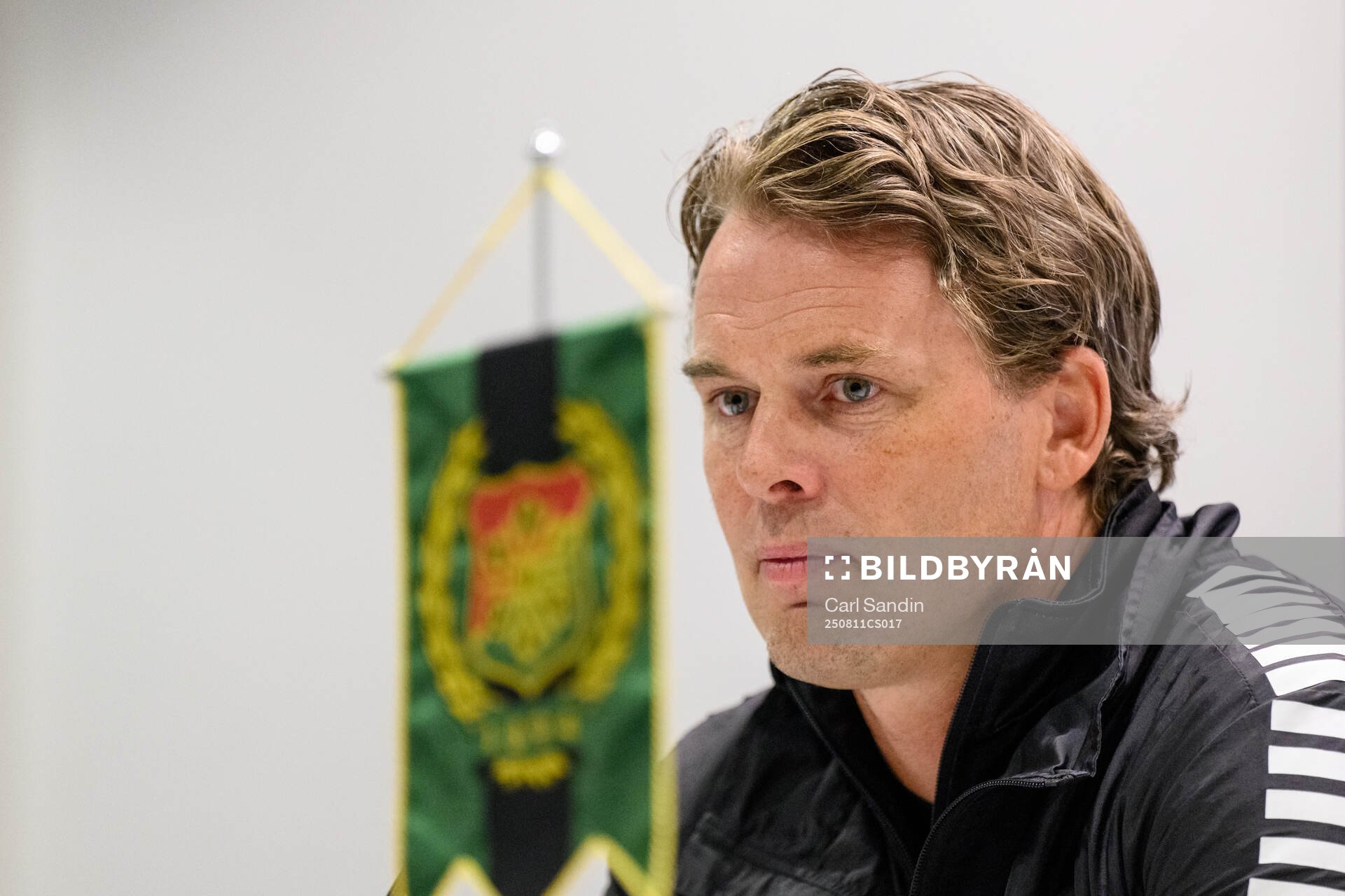 GAIS tränare Fredrik Holmberg på en presskonferens