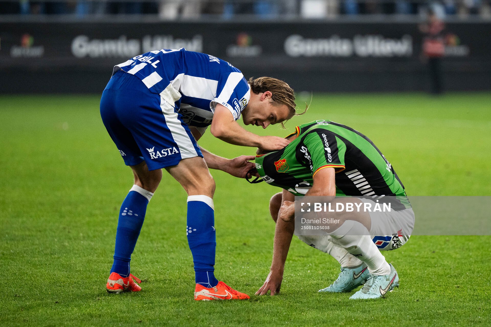 IFK Göteborgs August Erlingmark klappar om GAIS Gustav