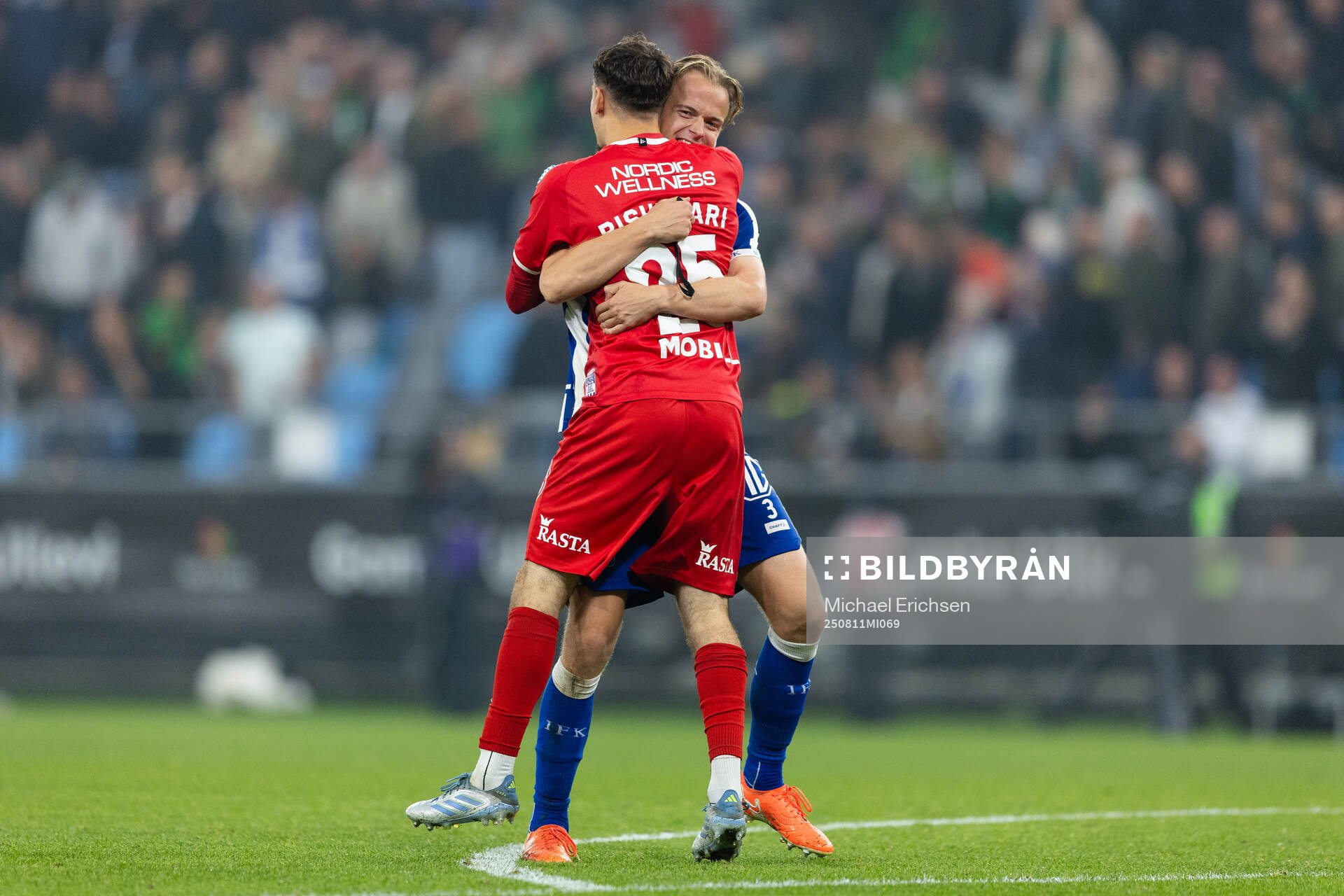 IFK Göteborgs August Erlingmark och målvakt Elis