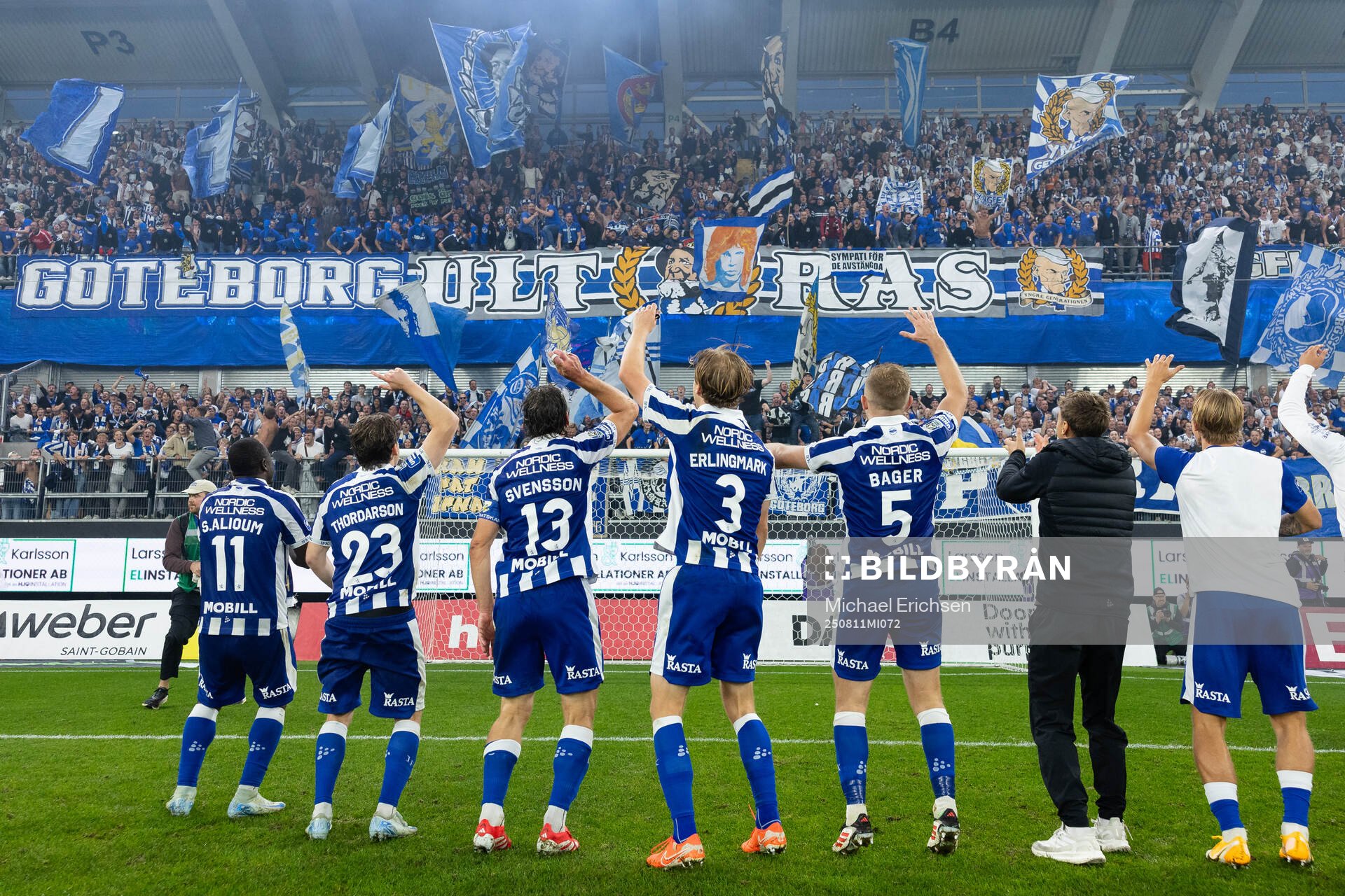 IFK Göteborgs spelare jublar framför klacken