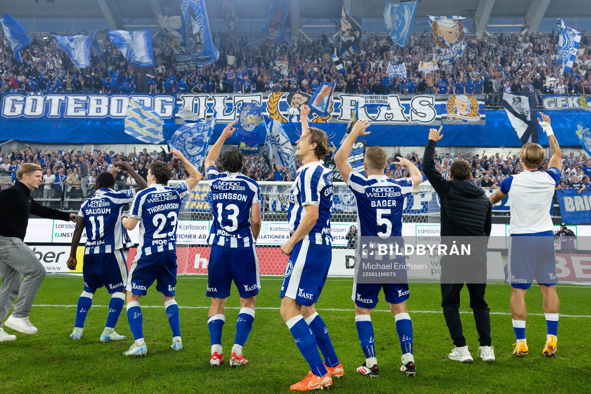 IFK Göteborgs spelare jublar framför klacken