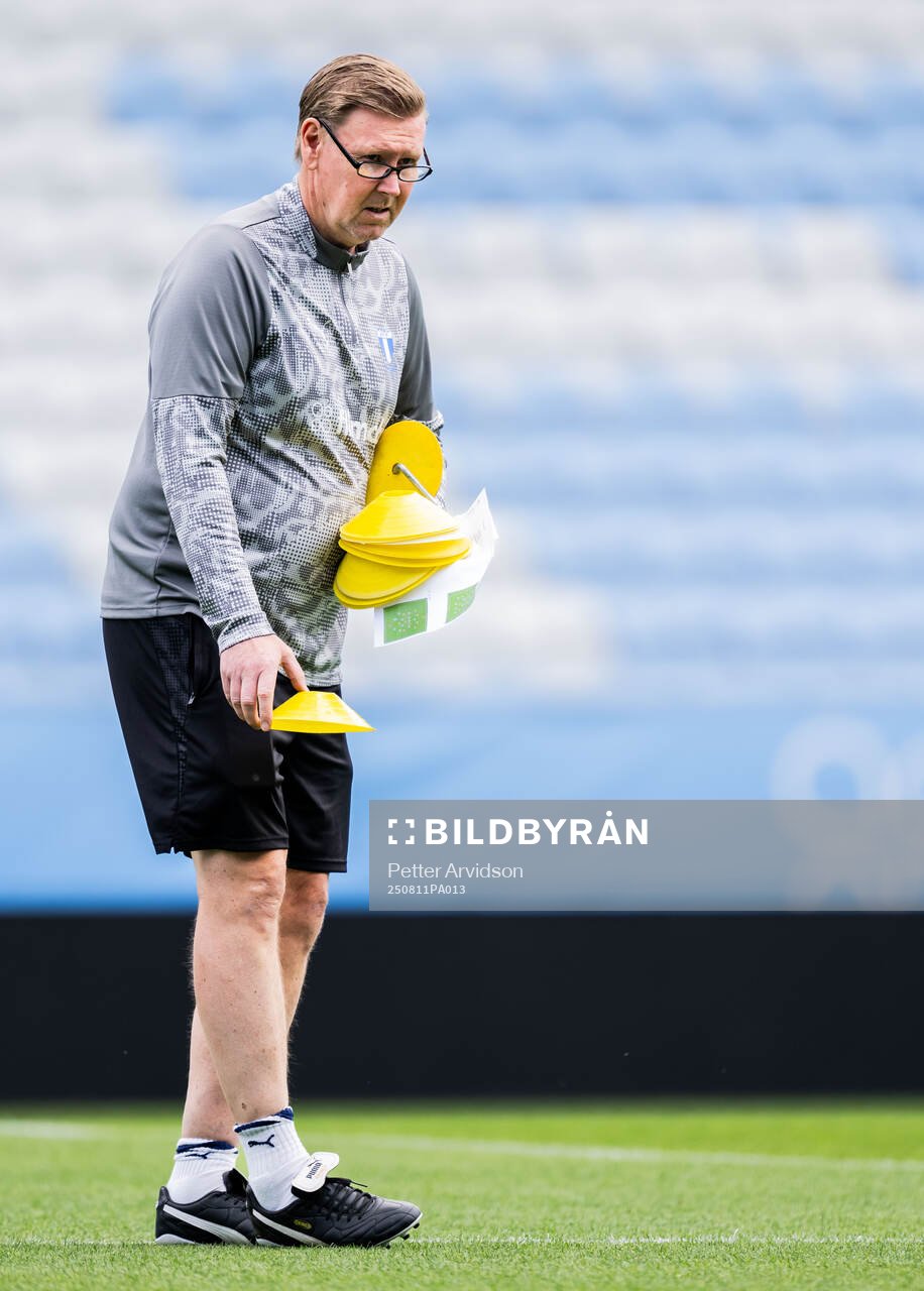Assistant coach Peter Wettergren