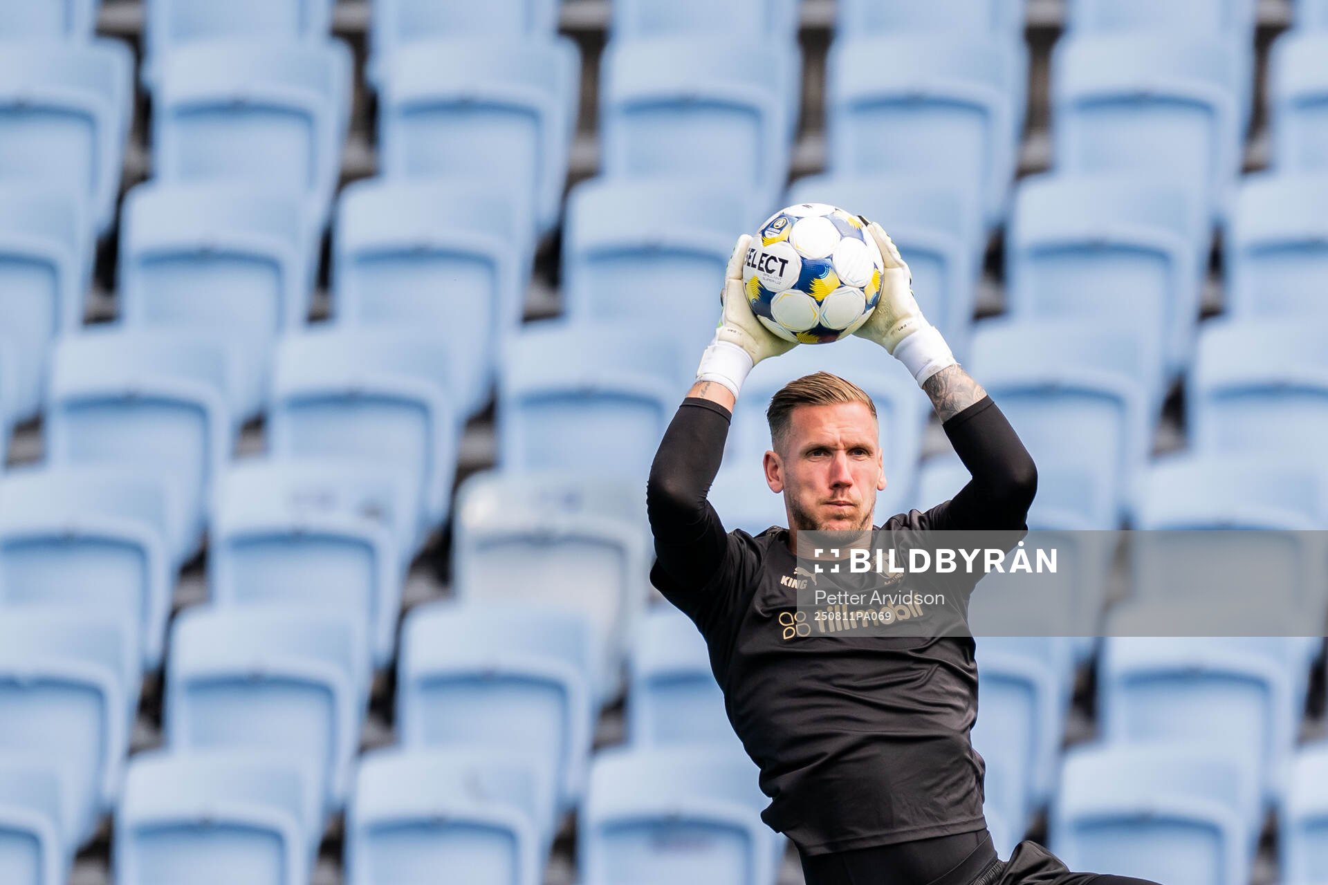 Goalkeeper Robin Olsen