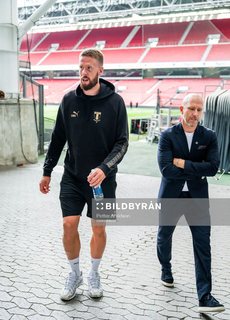 Pontus Jansson and head coach Henrik Rydström of Malmö FF