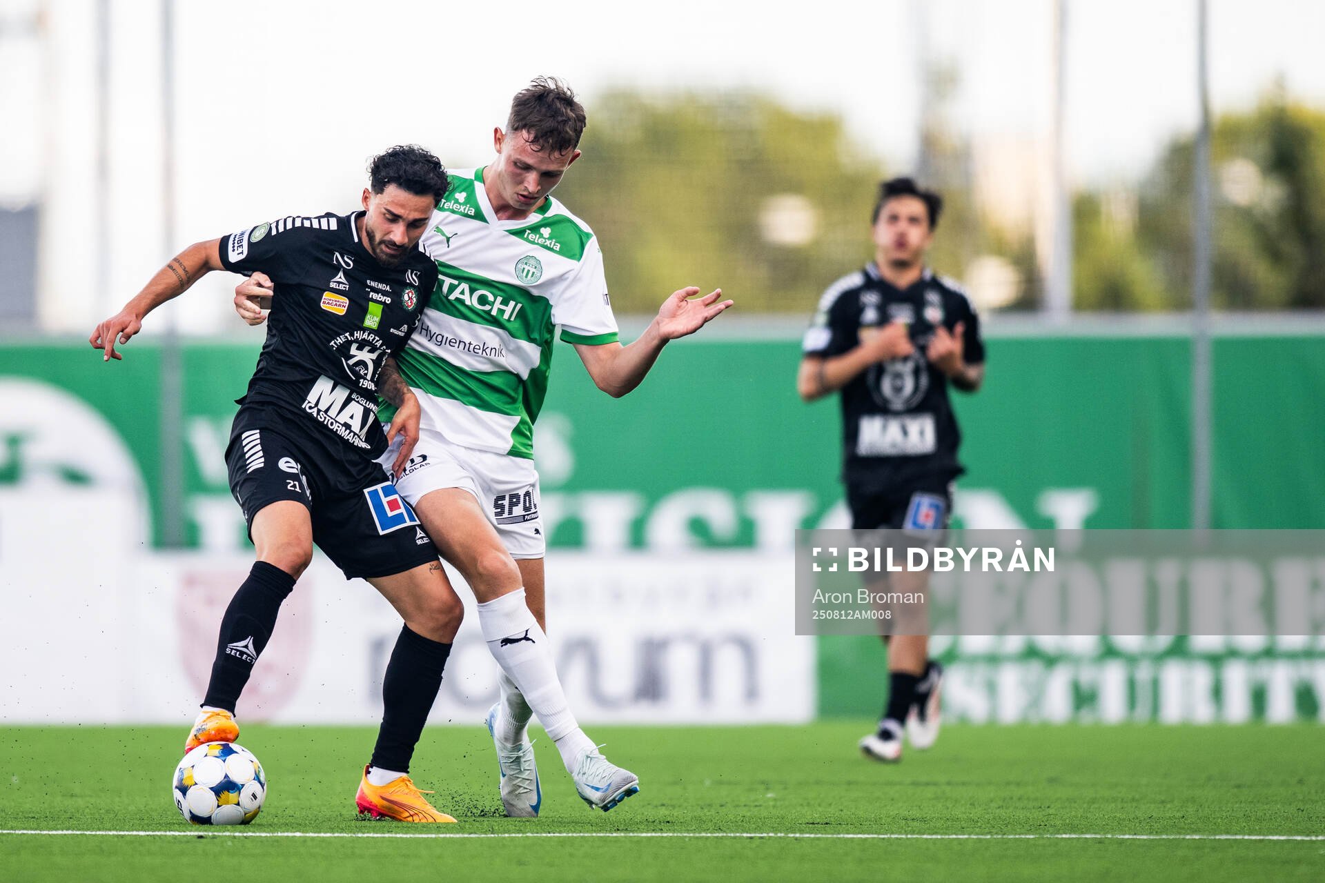 Örebros Simon Amin och Västerås Mikkel Ladefoged