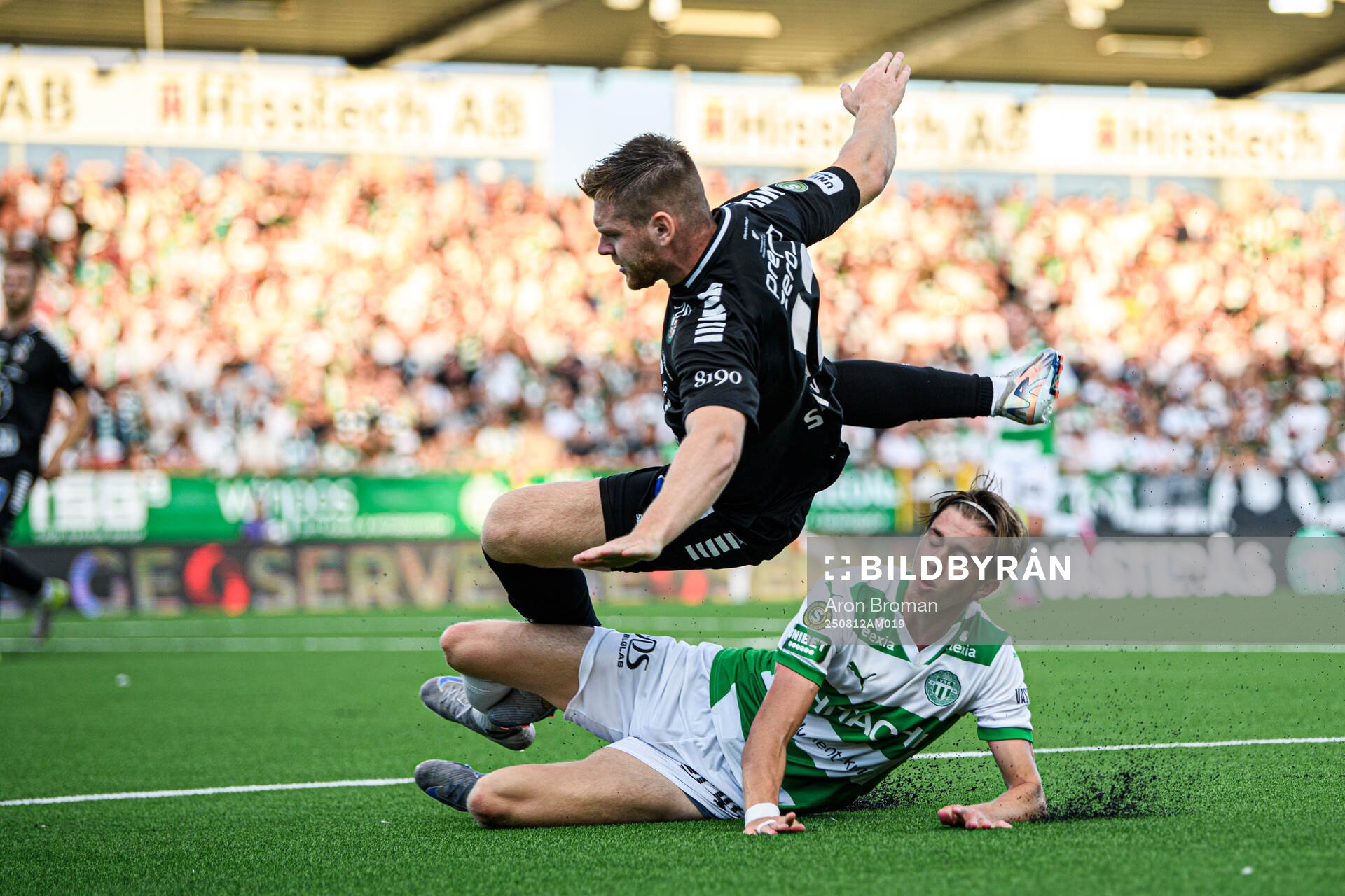 Örebros Dino Salihovic och Västerås Max Larsson