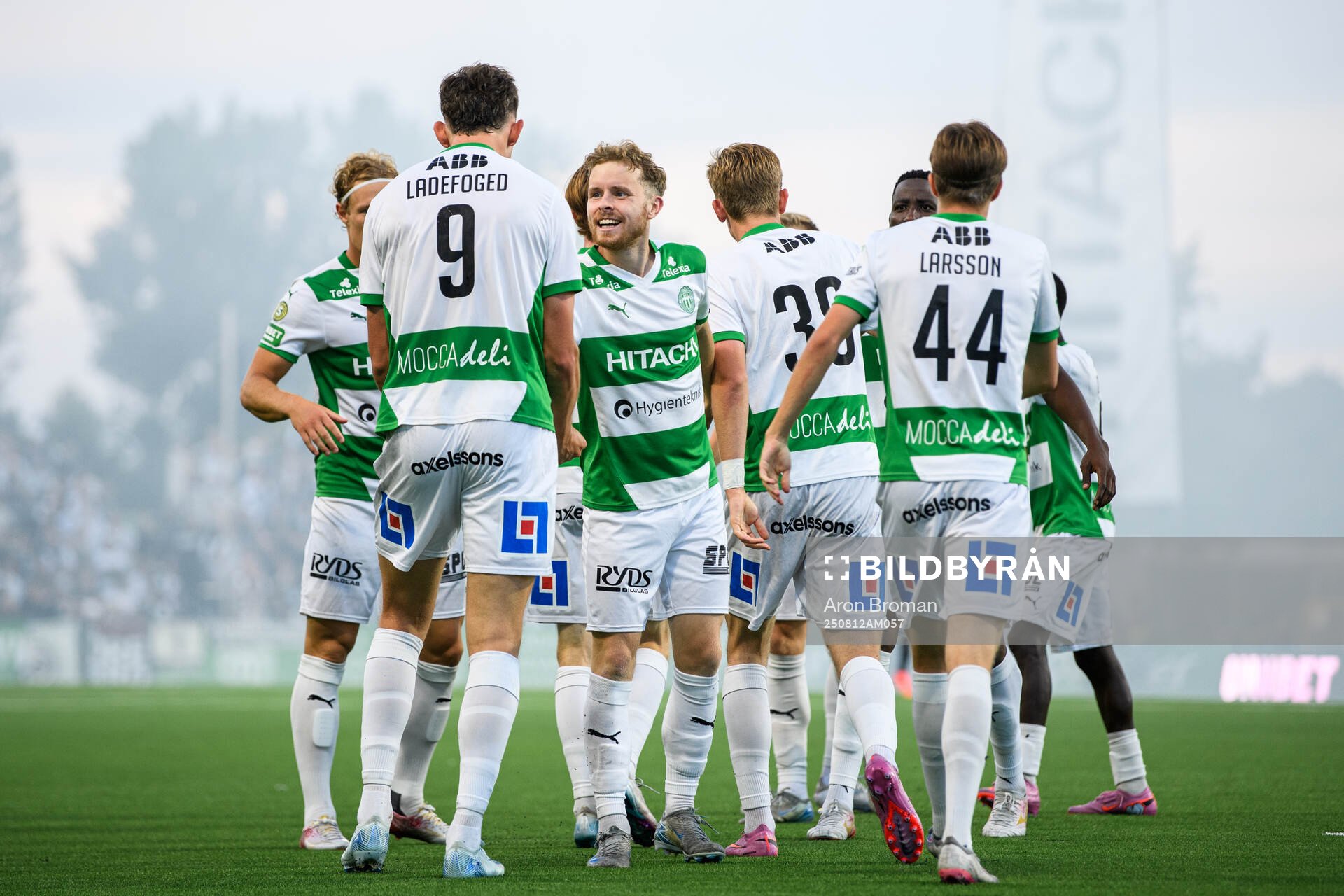 Västerås Mikkel Ladefoged jublar med Victor Wernersson