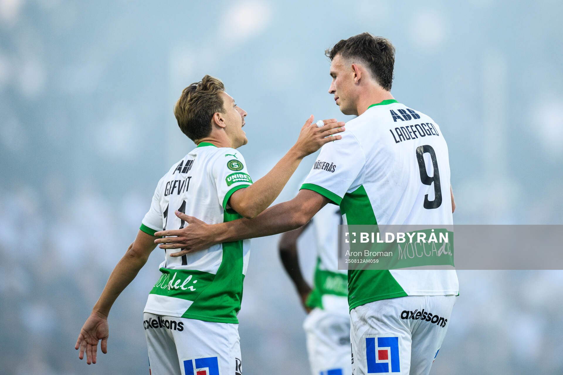 Västerås Simon Gefvert jublar med Mikkel Ladefoged