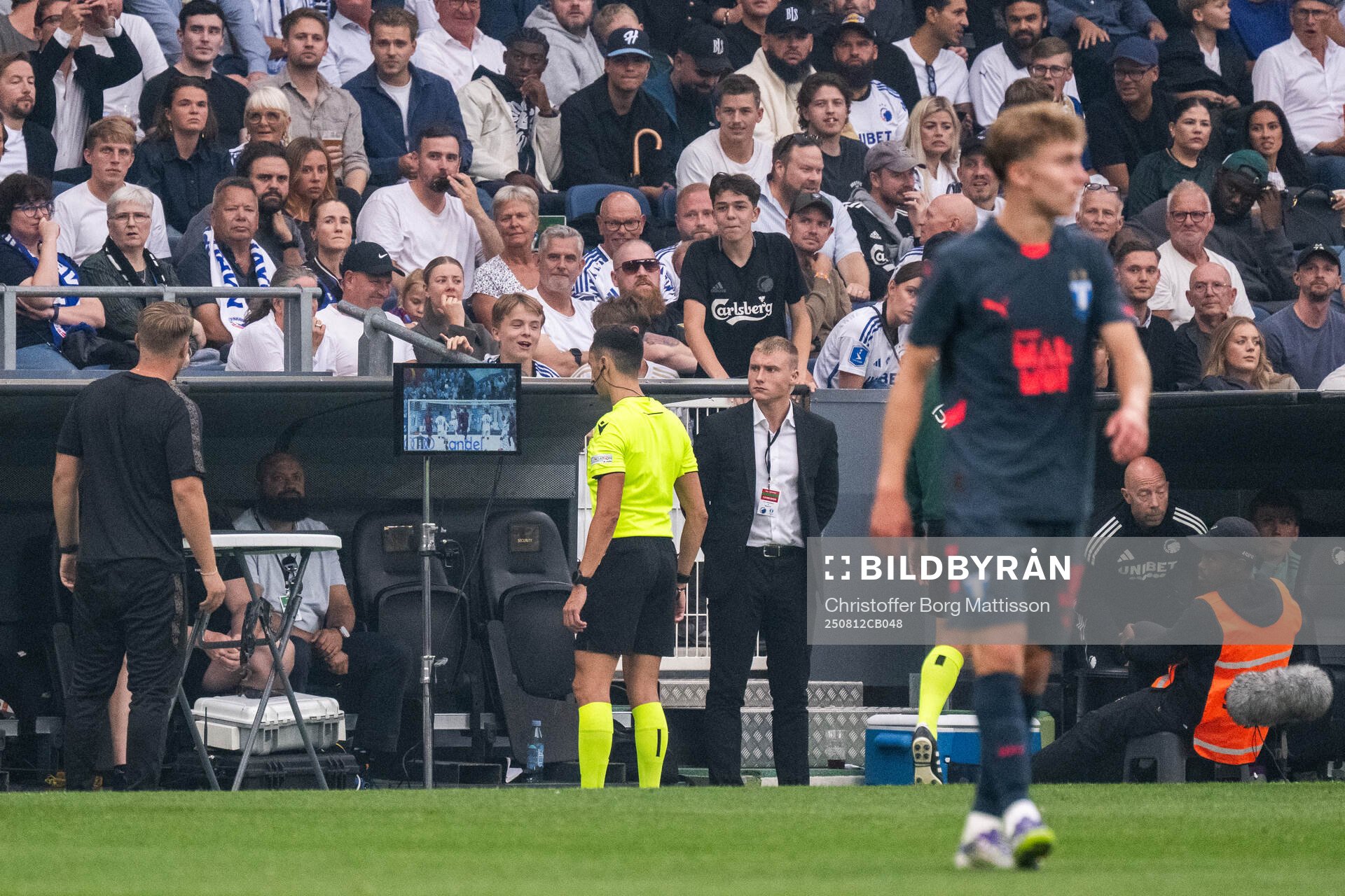 Referee José María Sánchez VAR a possible penalty for of