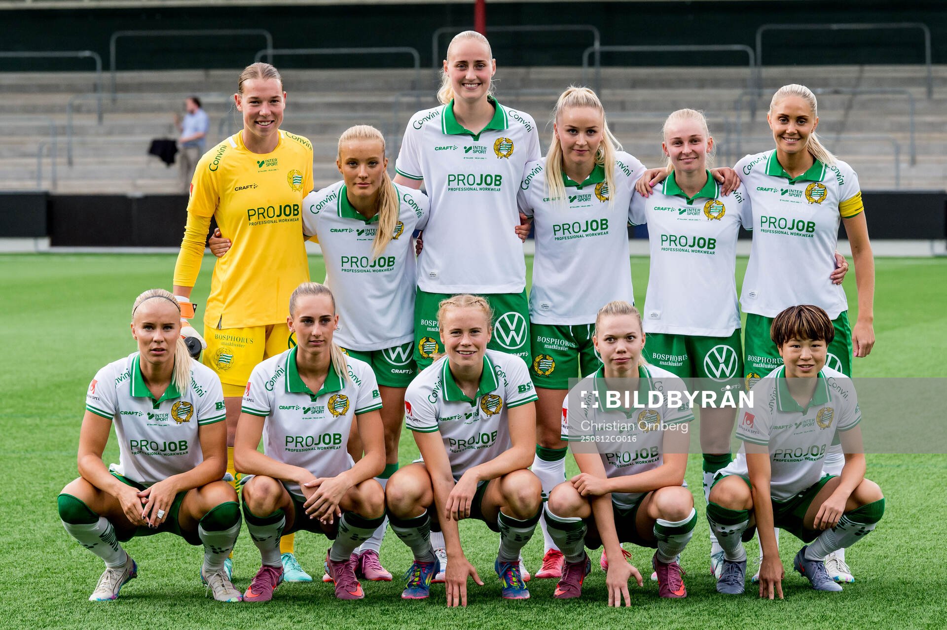 Hammarbys spelare ställer upp på en lagbild