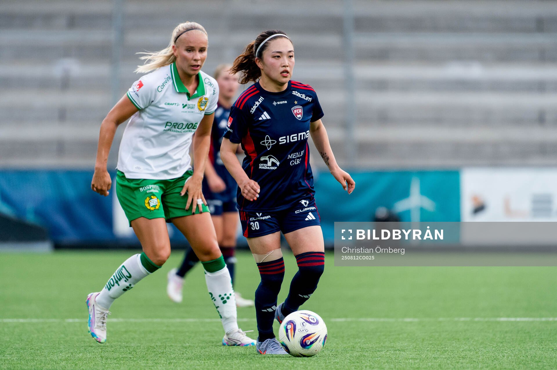 Rosengårds Aemu Oyama och Hammarbys Stina Lennartsson