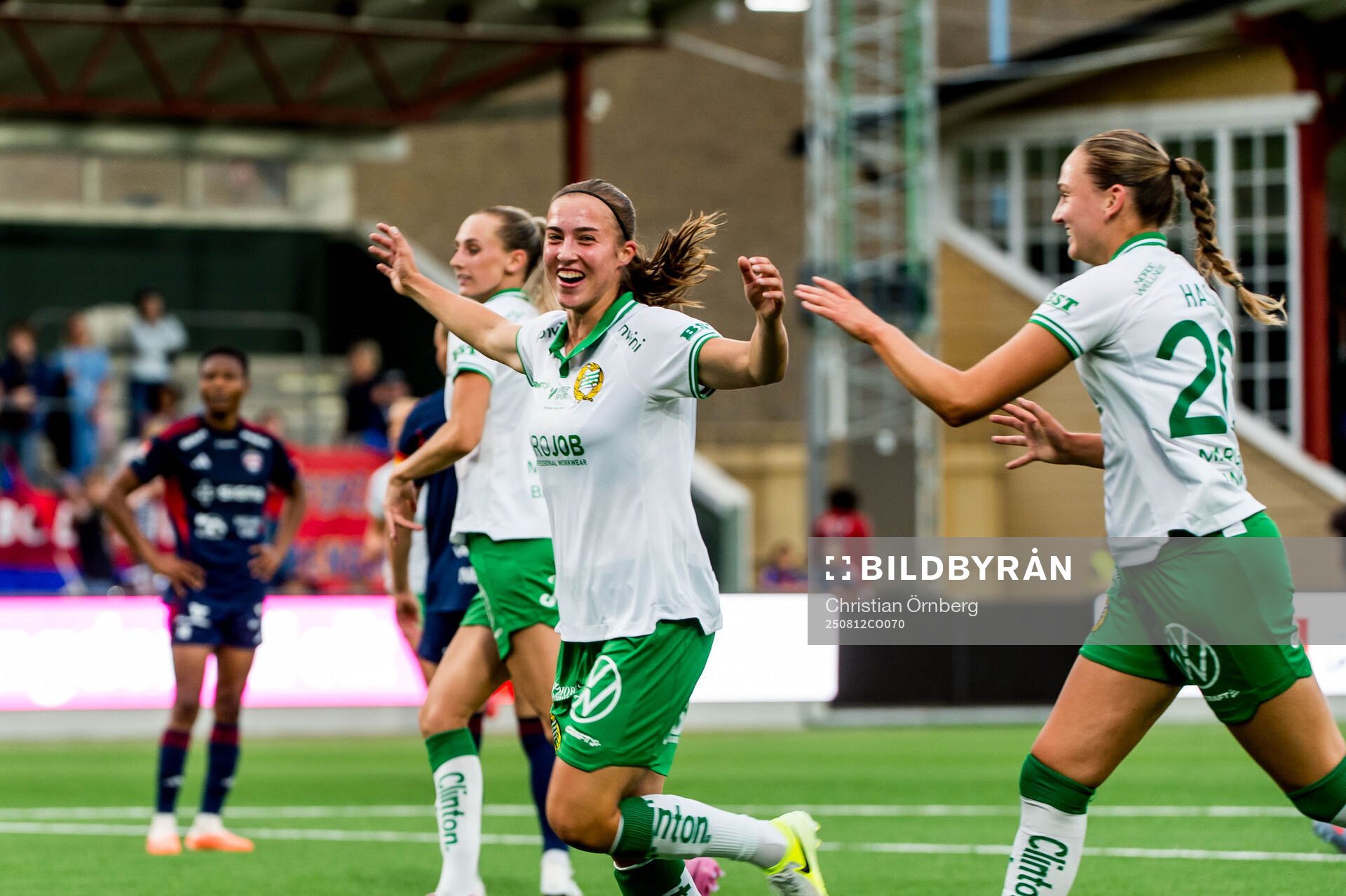 Hammarbys Vilma Emilia Koivisto jublar