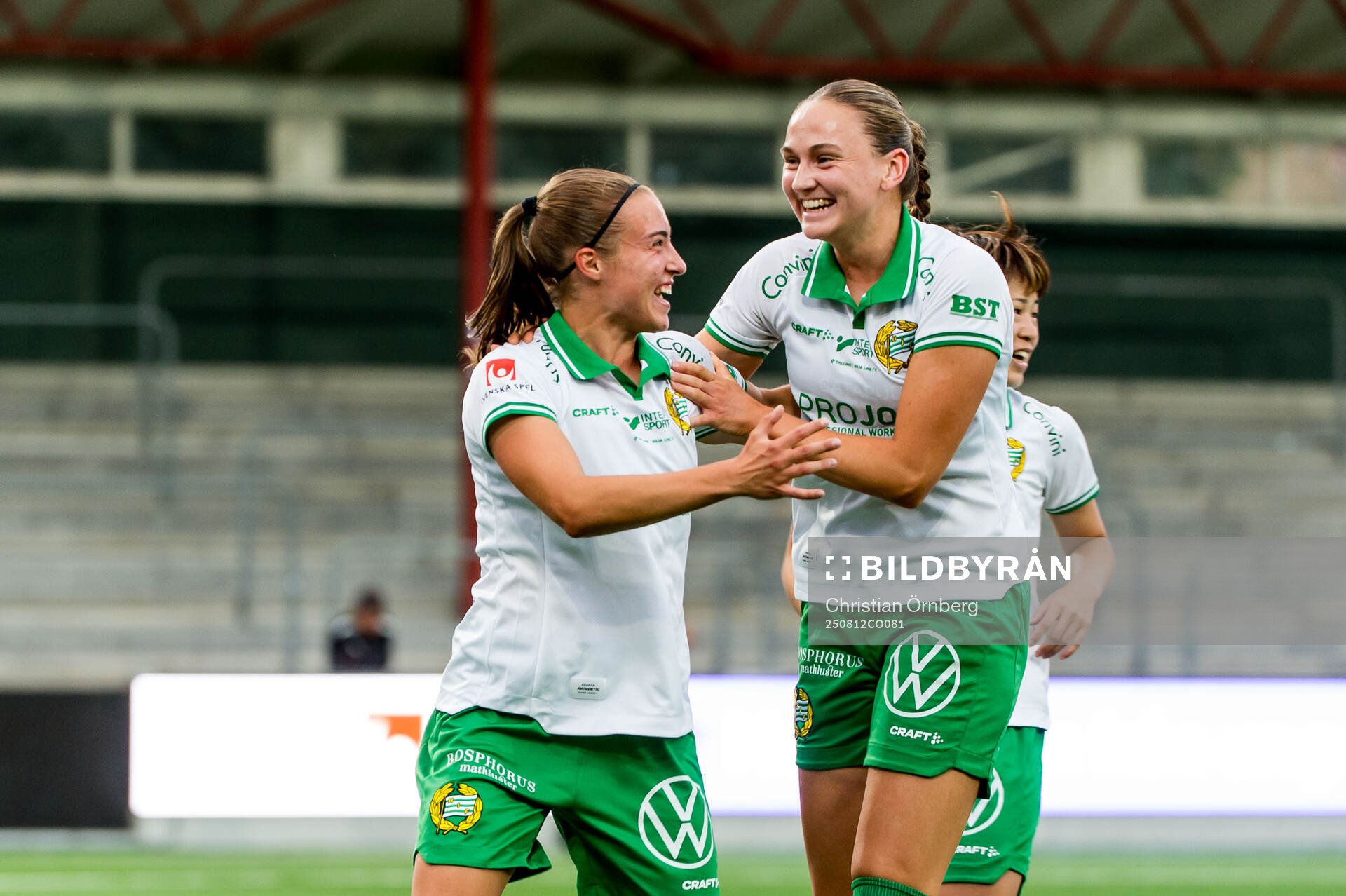 Hammarbys Vilma Emilia Koivisto och Vilde Hasund jublar