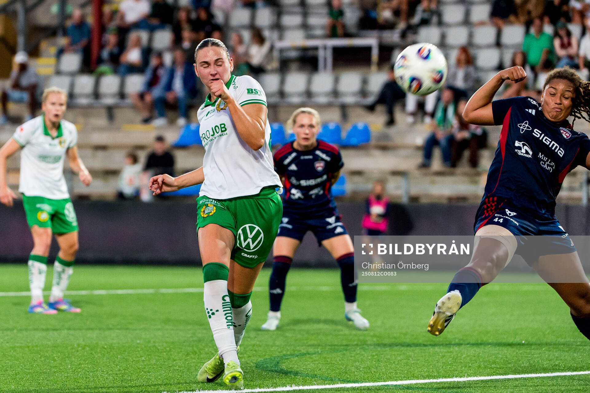 Hammarbys Vilde Hasund och Rosengårds Jo-Anne Agbor Tataw