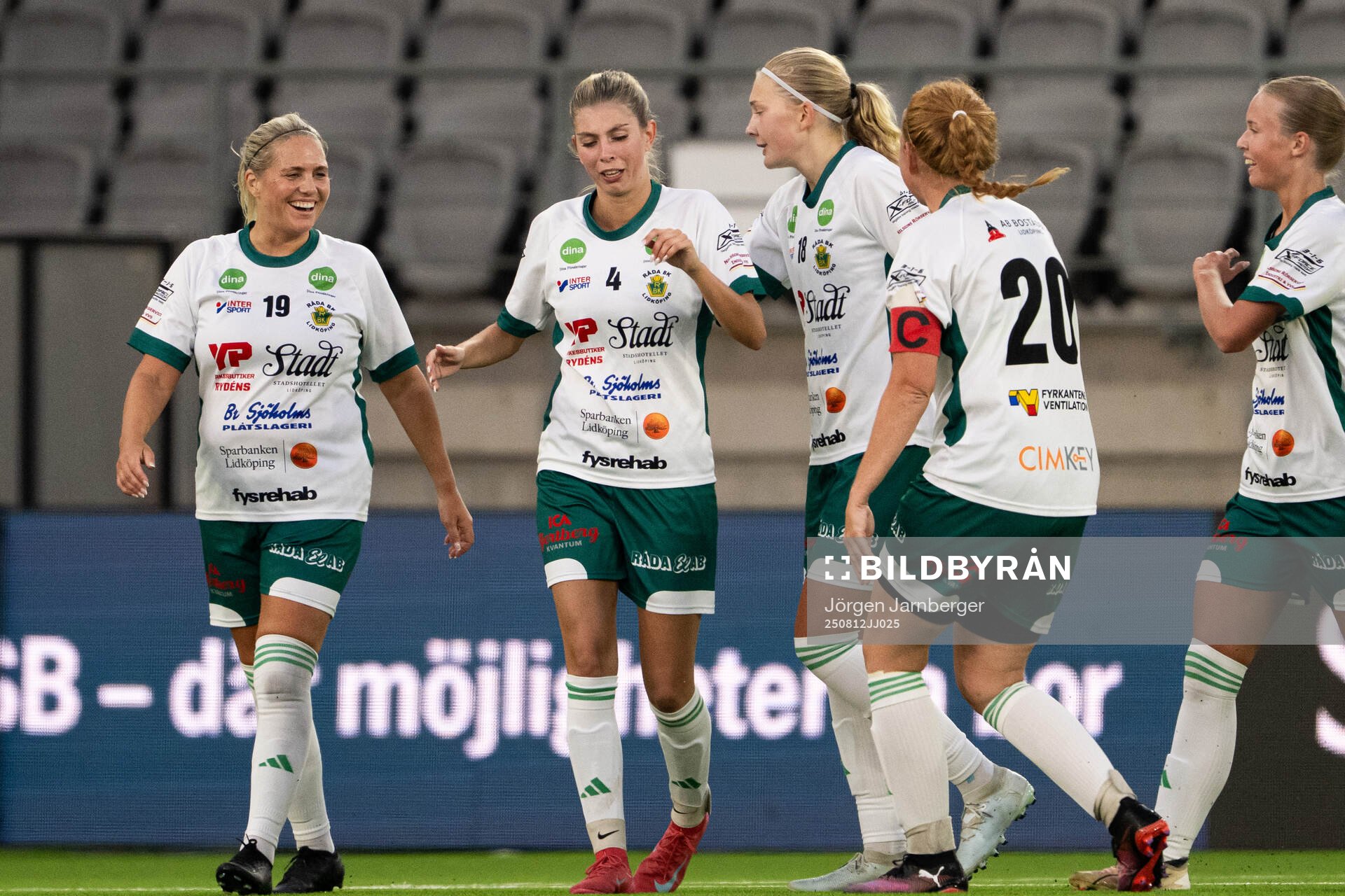 Rådas Emmy Jondell jublar