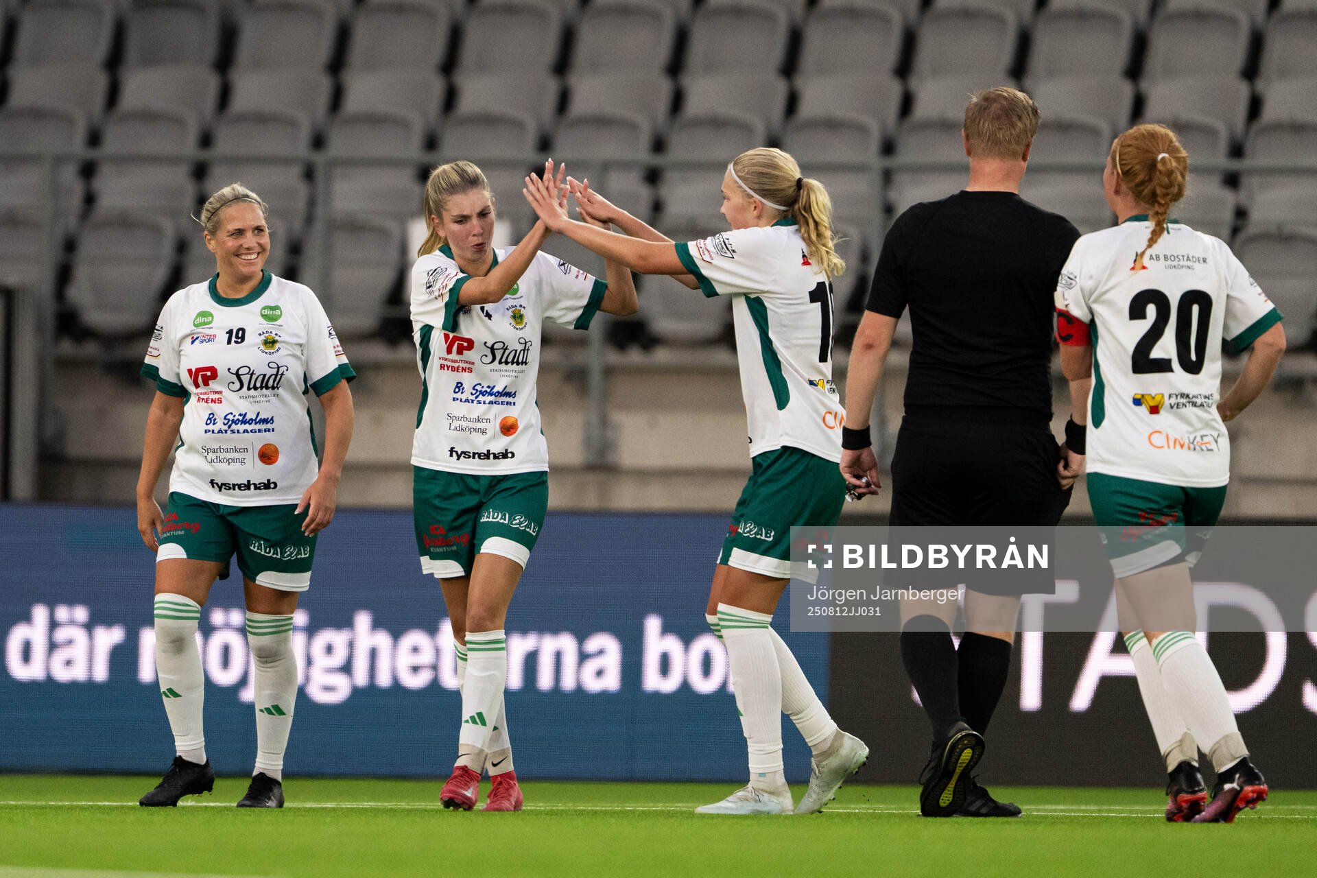 Rådas Emmy Jondell jublar
