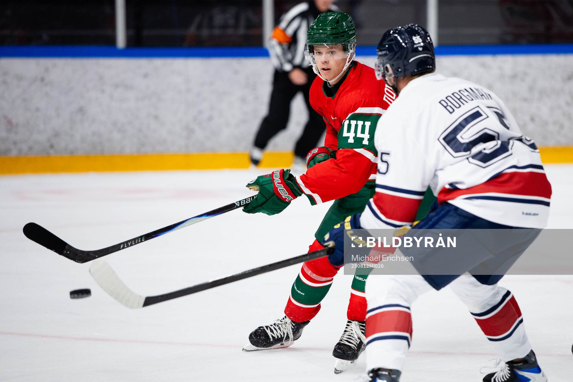 Frölundas Noah Dower Nilsson och HV71s Andreas Borgman