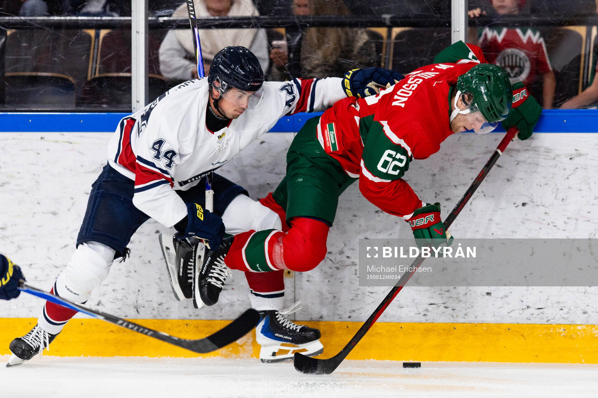 HV71s Hugo Fransson och Frölundas Wiktor Nilsson