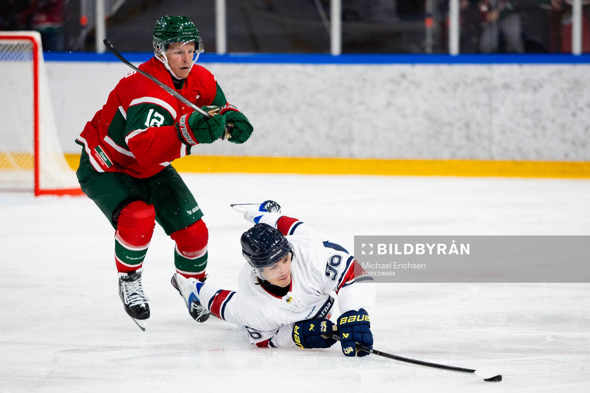 Frölundas Max Friberg och HV71s Nikola Pasic