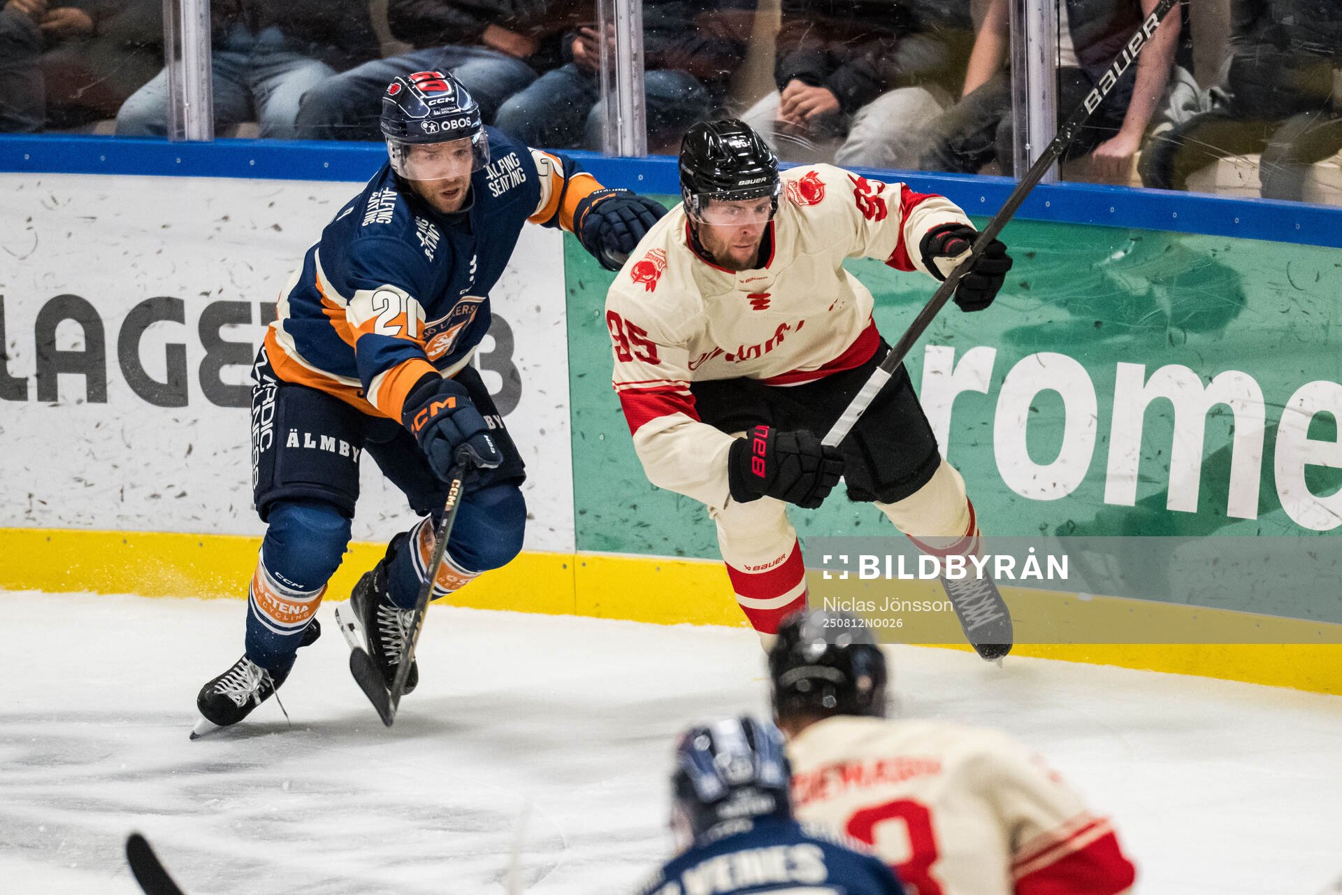 Växjös Brian Cooper och Malmö Redhawks Carl Persson