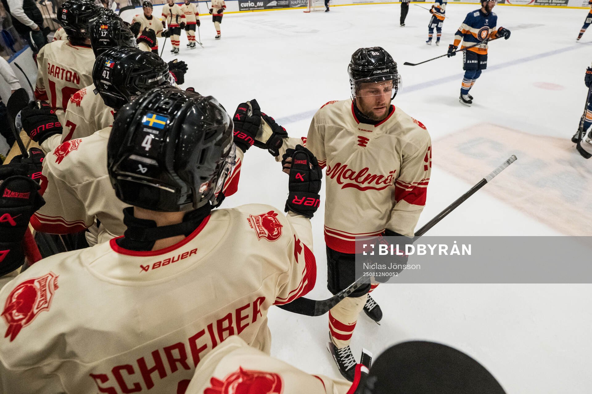 Malmö Redhawks Carl Persson jublar