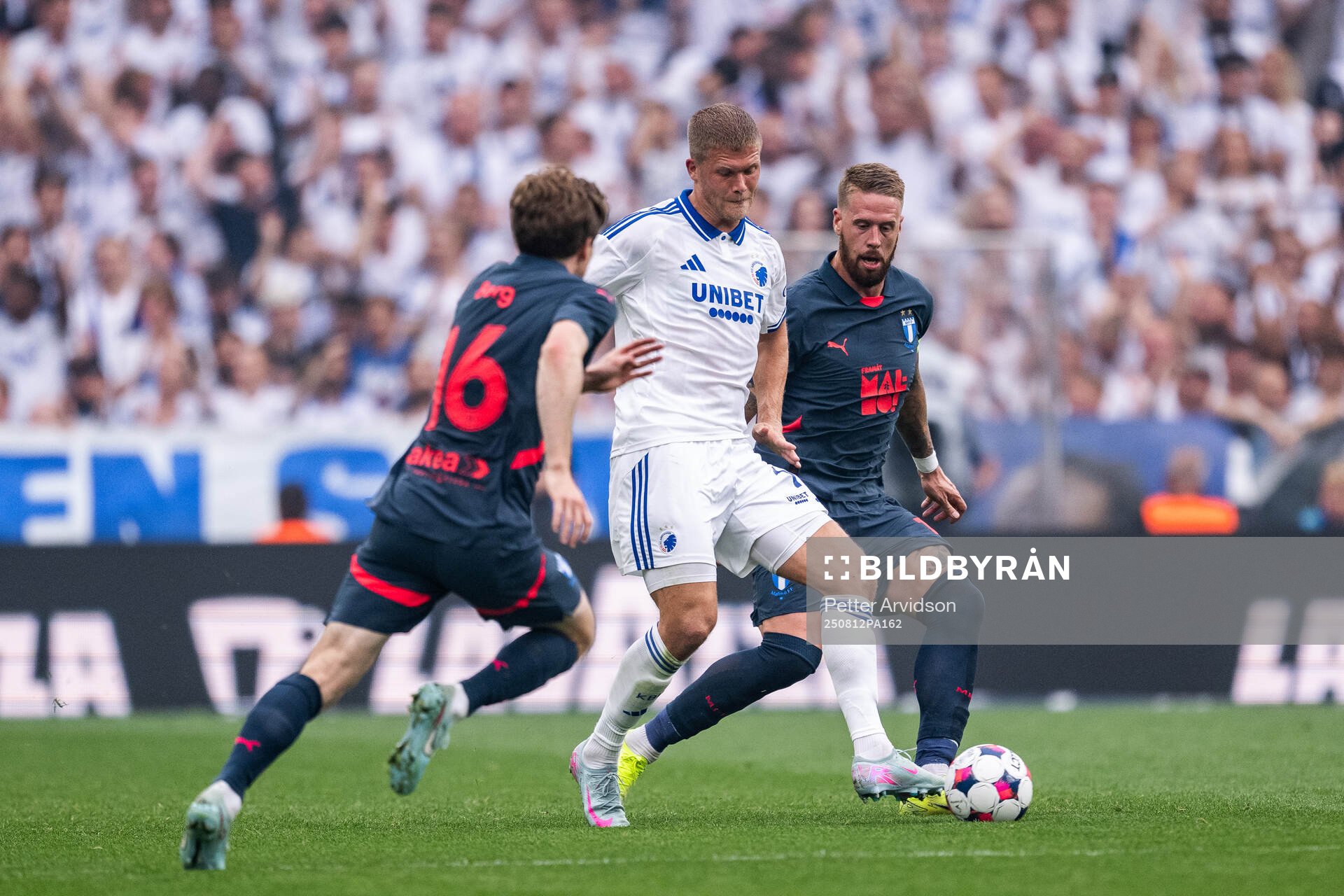 Andreas Cornelius of FC Copenhagen and Pontus Jansson of