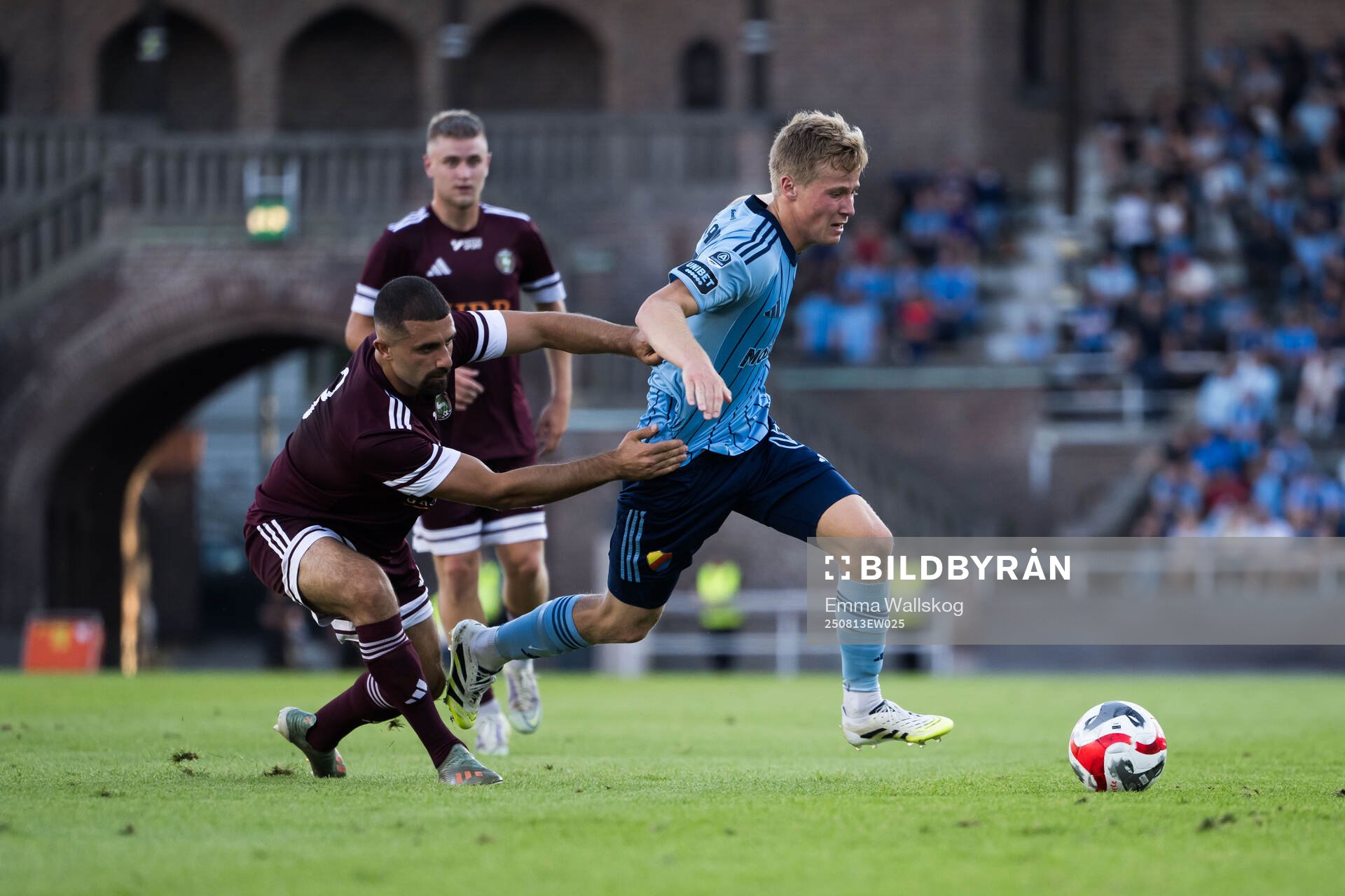 FC Järfällas Naram-Sin Akdemir och Djurgårdens Santeri