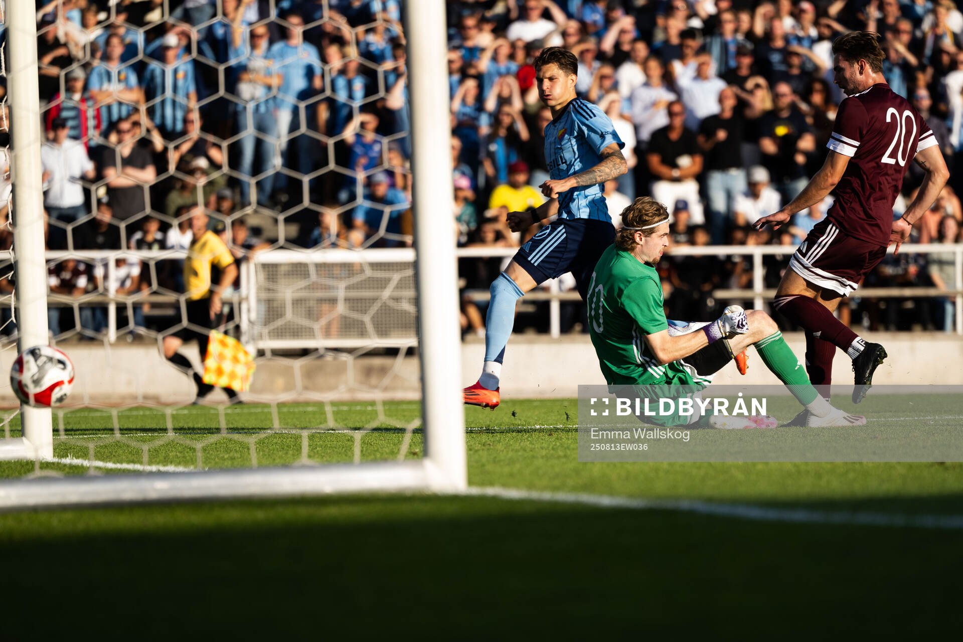 Djurgårdens Nino Zugelj gör 0-1 bakom FC Järfällas