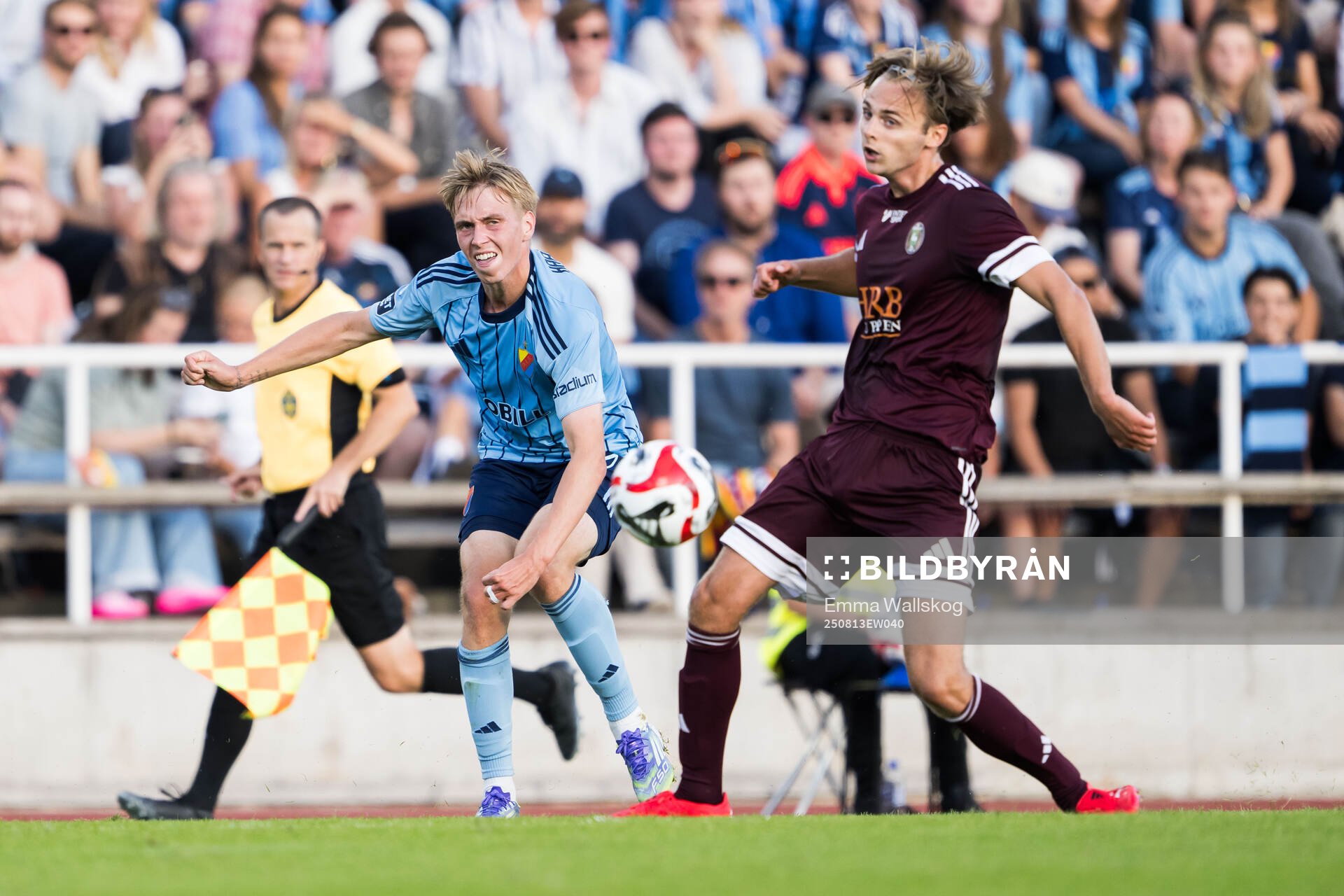 Djurgårdens Santeri Haarala och FC Järfällas Oscar