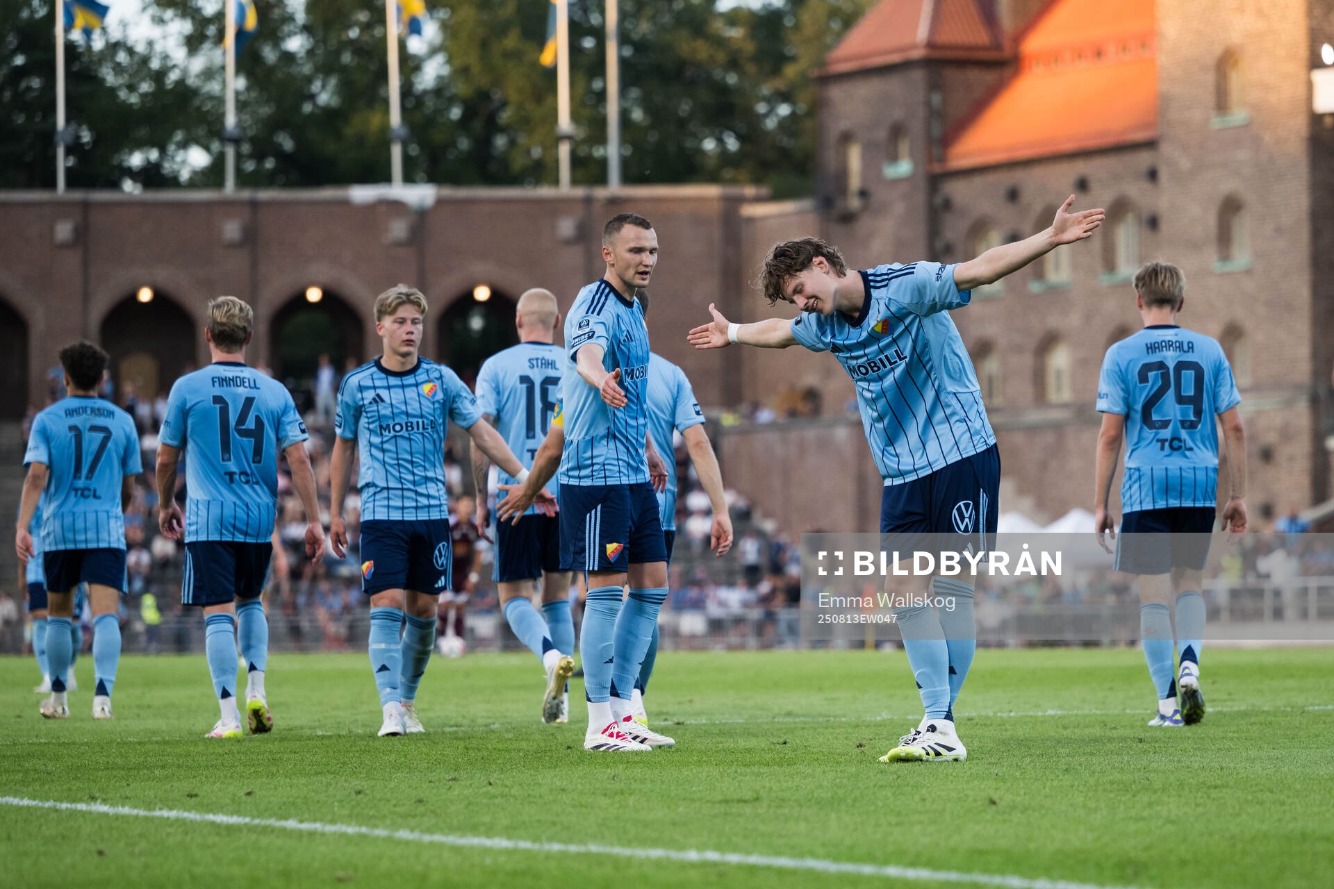 Djurgårdens August Priske Flyger jublar