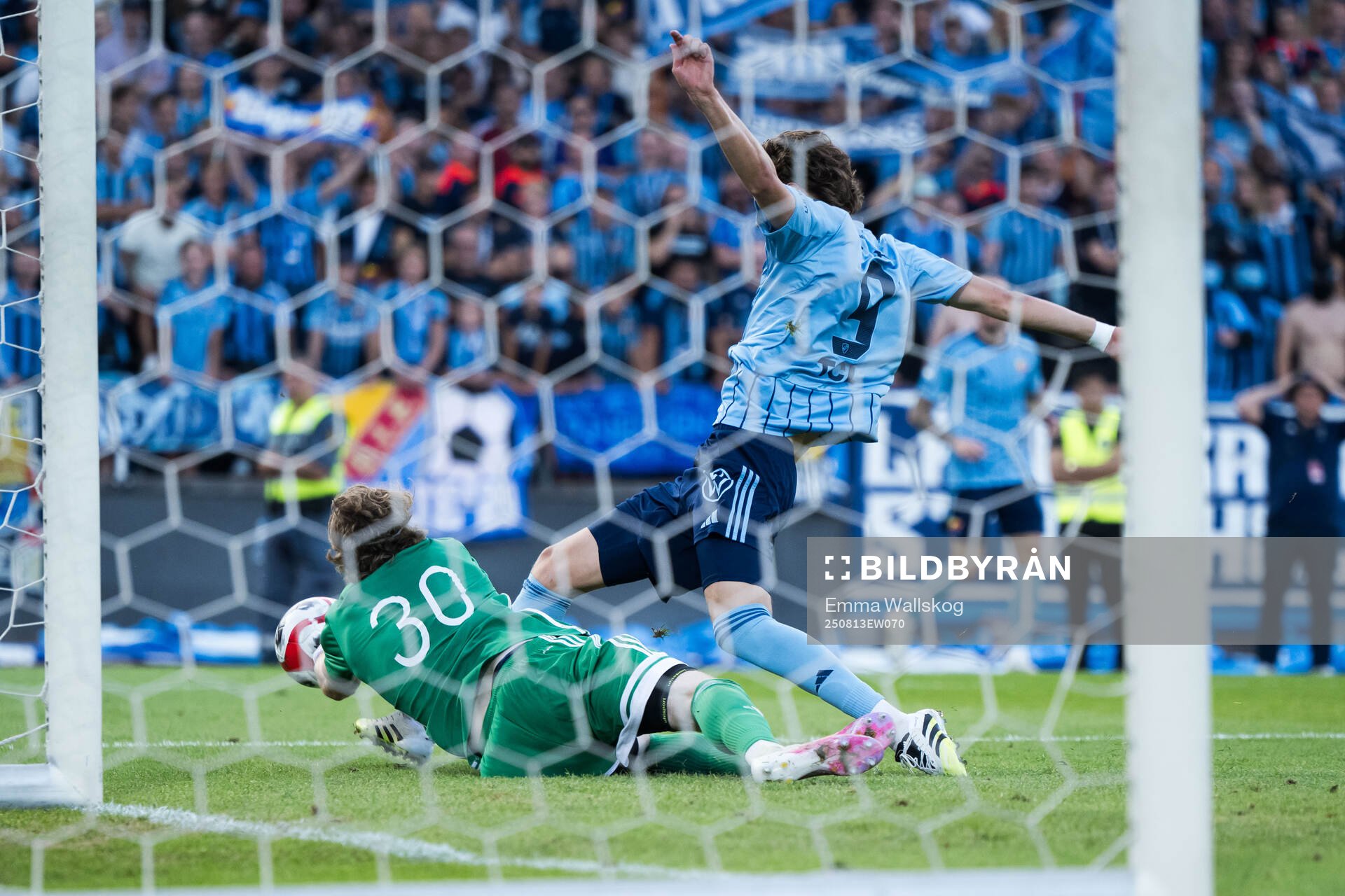 FC Järfällas Erik von Feilitzen och Djurgårdens August