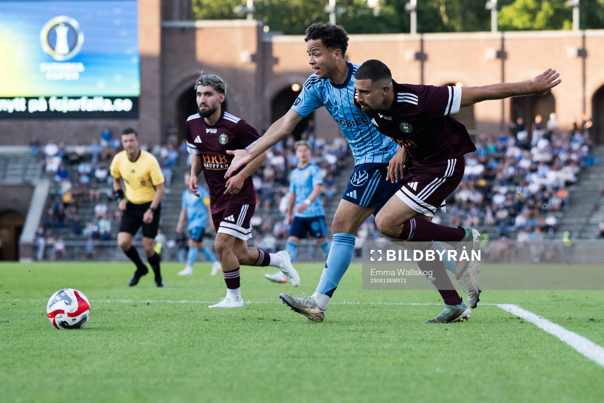Djurgårdens Mikael Anderson och FC Järfällas Naram-Sin