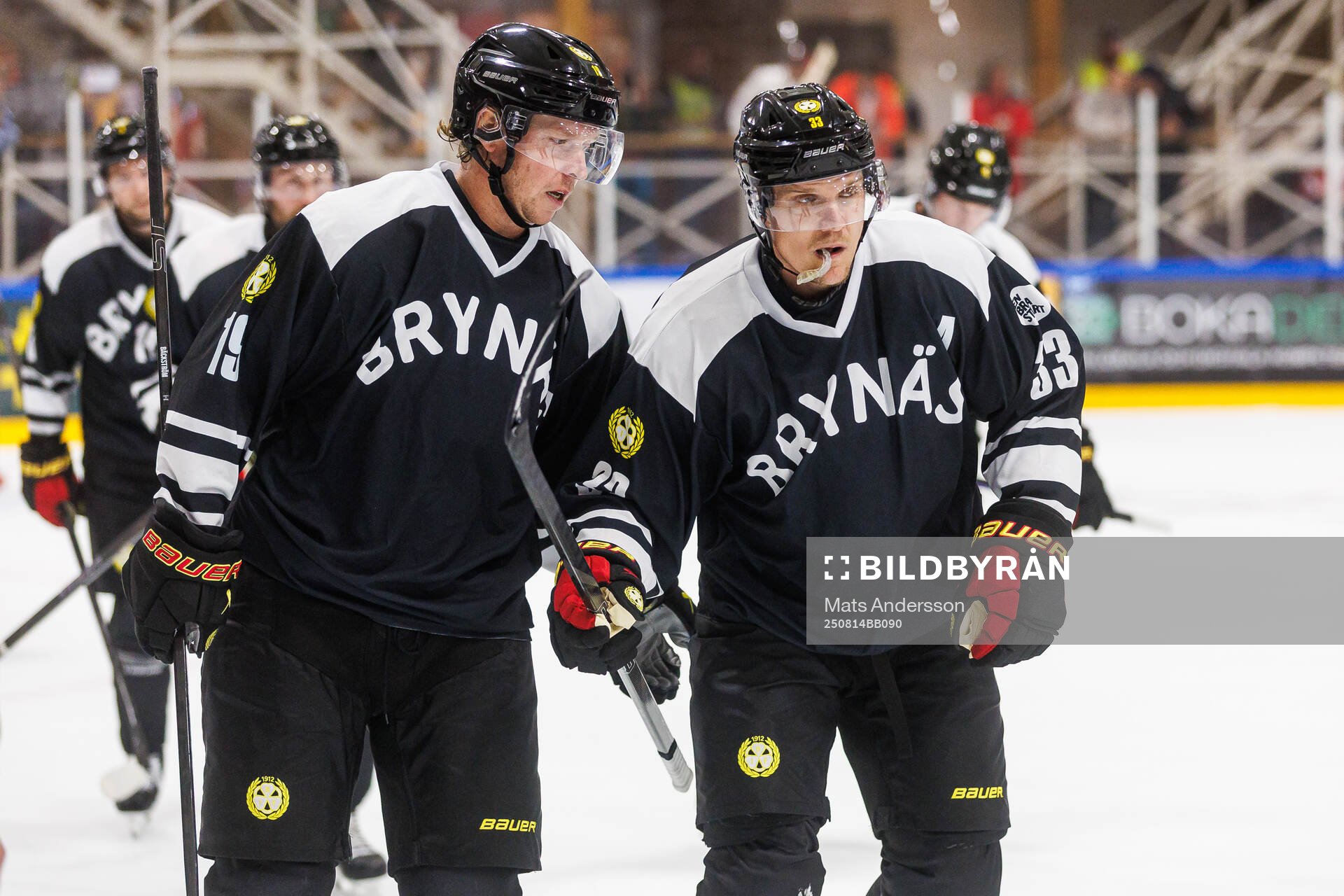 Brynäs Nicklas Bäckström och Jakob Silfverberg jublar