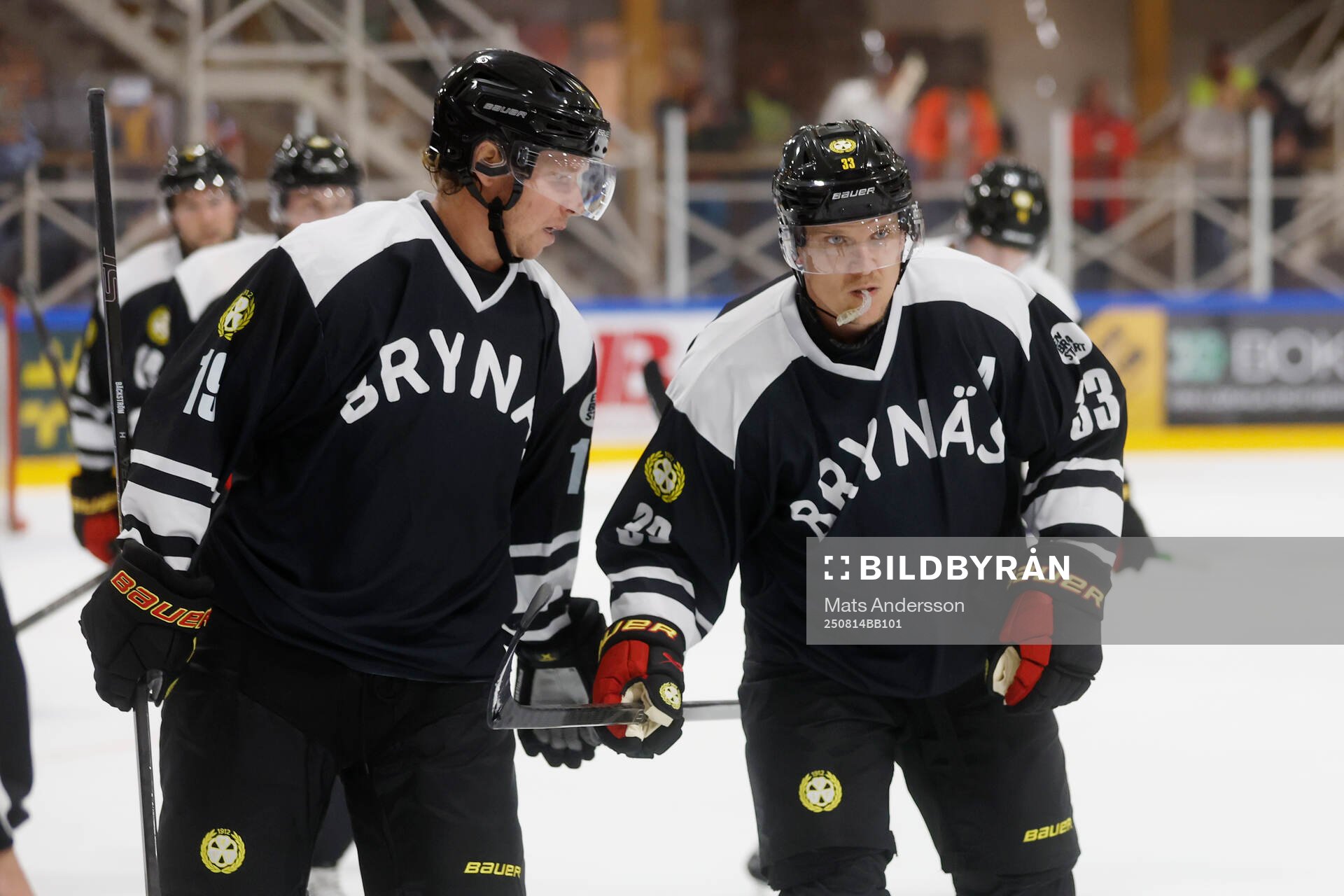 Brynäs Jakob Silfverberg och Nicklas Bäckström jublar