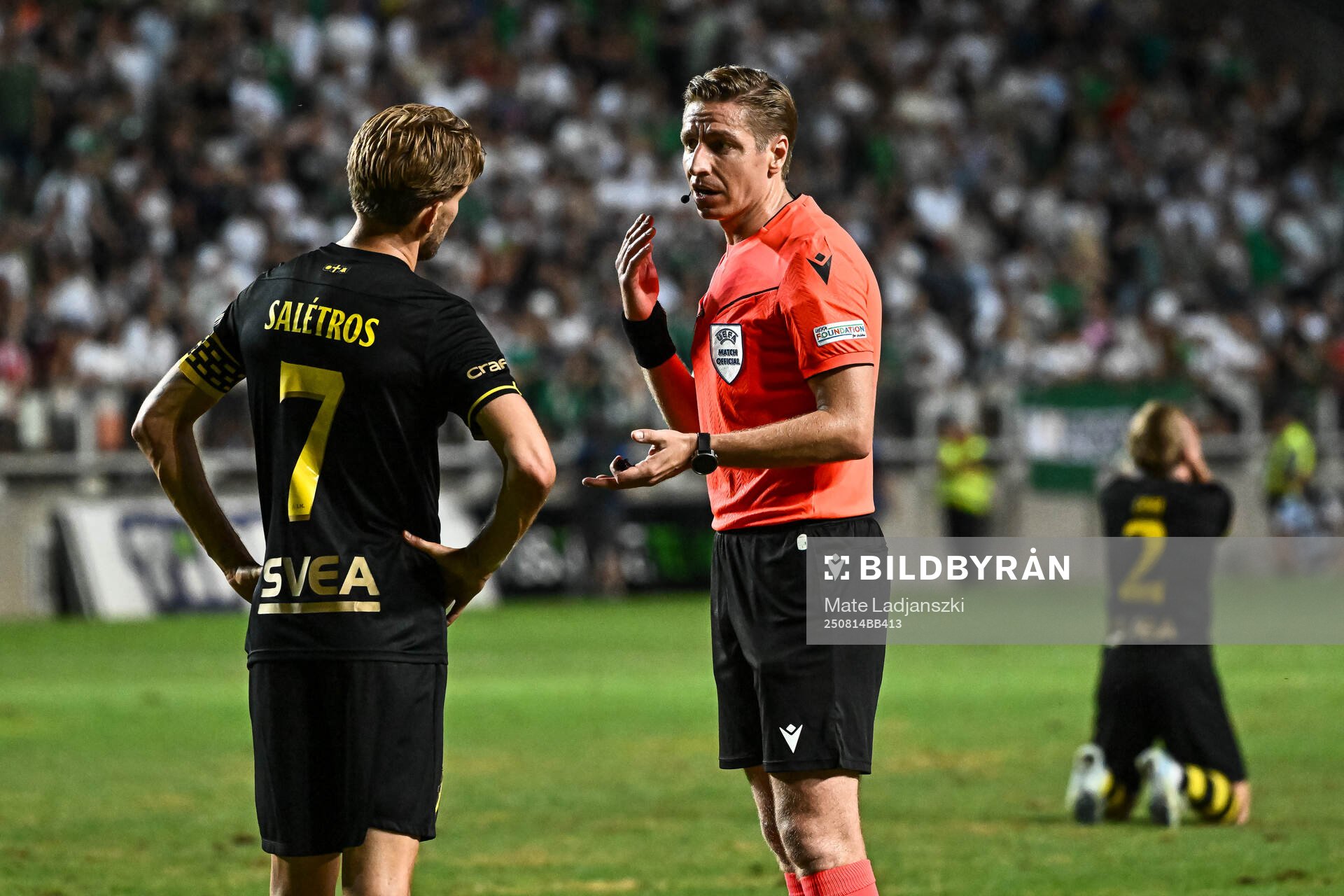 Anton Salétros of AIK and  Referee Lawrence Visser
