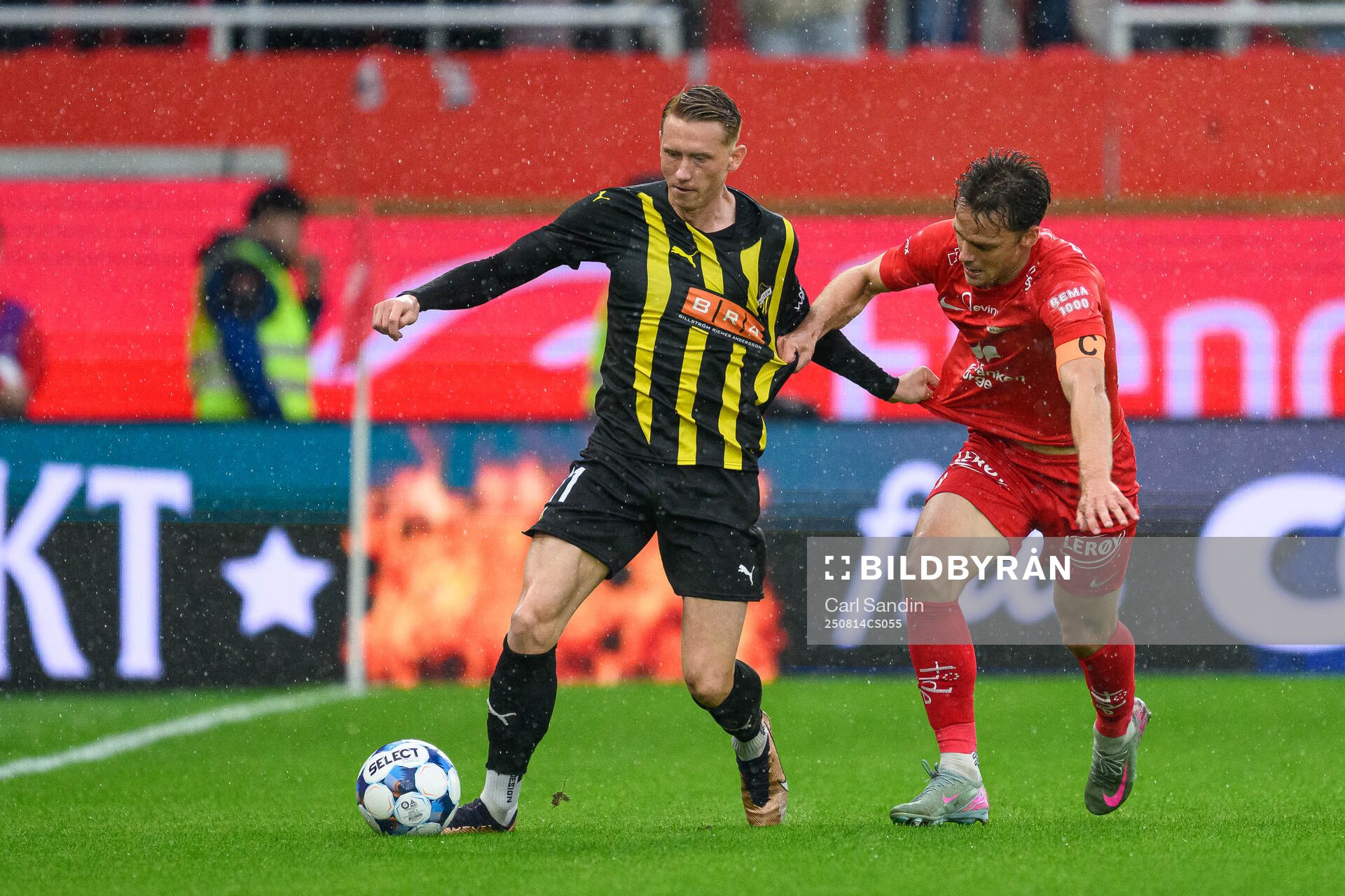 Julius Lindberg of Häcken and Felix Myhre of Brann